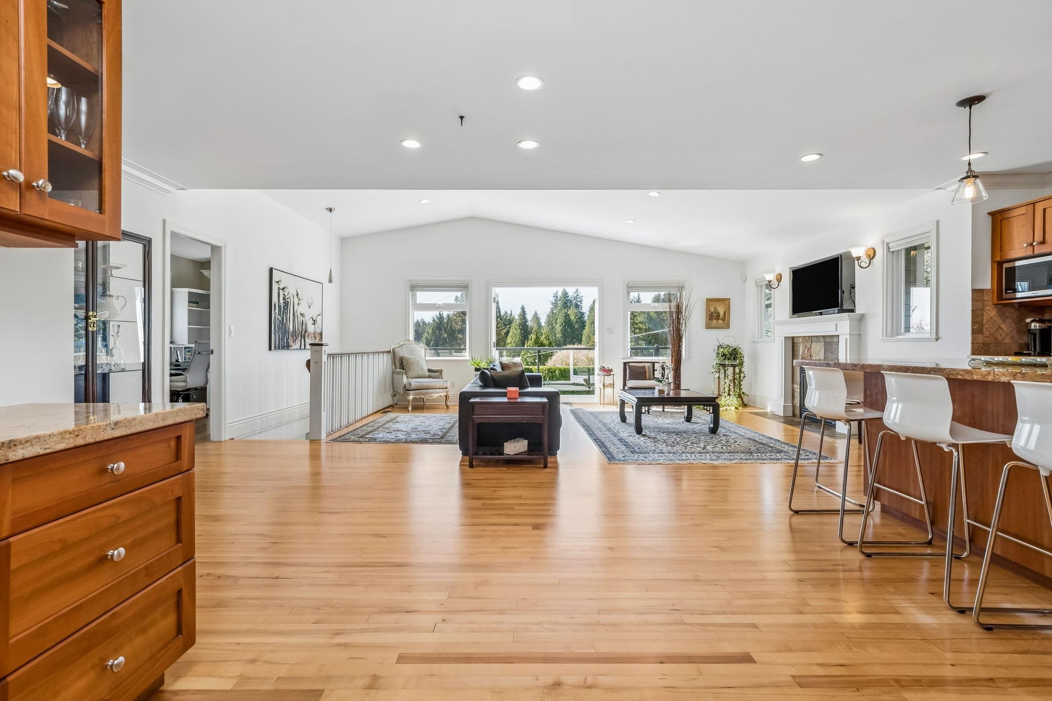 954 TUDOR AVENUE