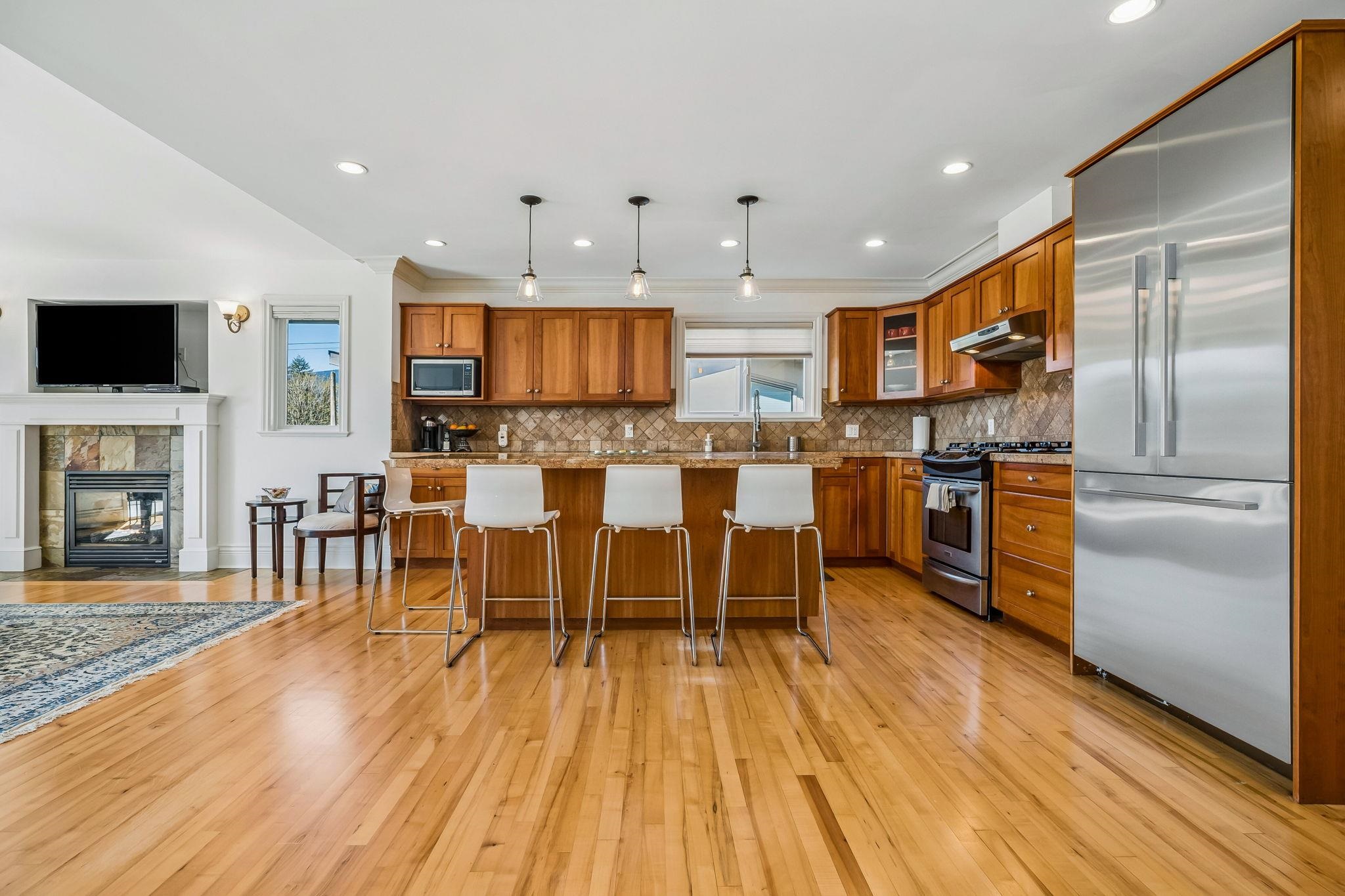 954 TUDOR AVENUE