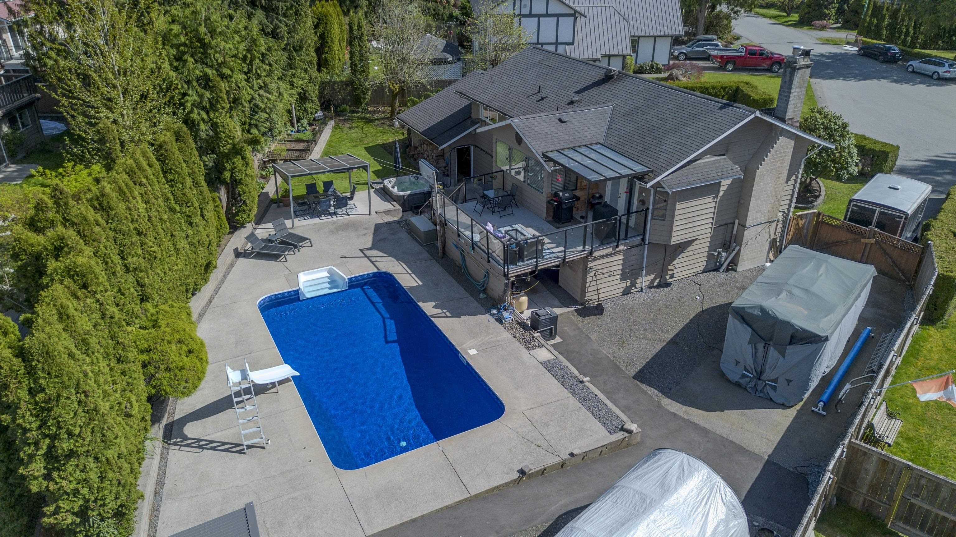 2541 MONTROSE WAY