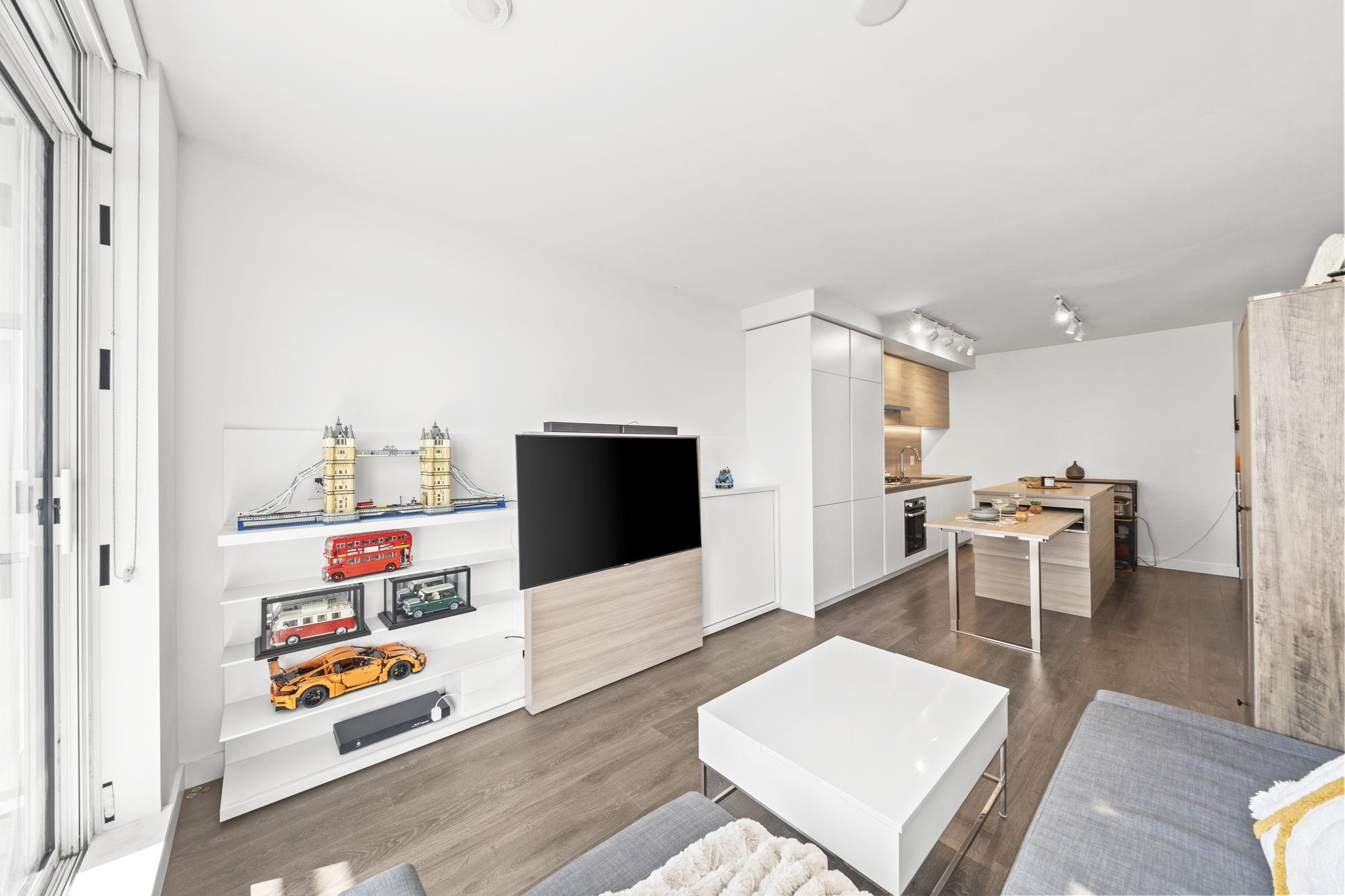 1303 652 WHITING WAY