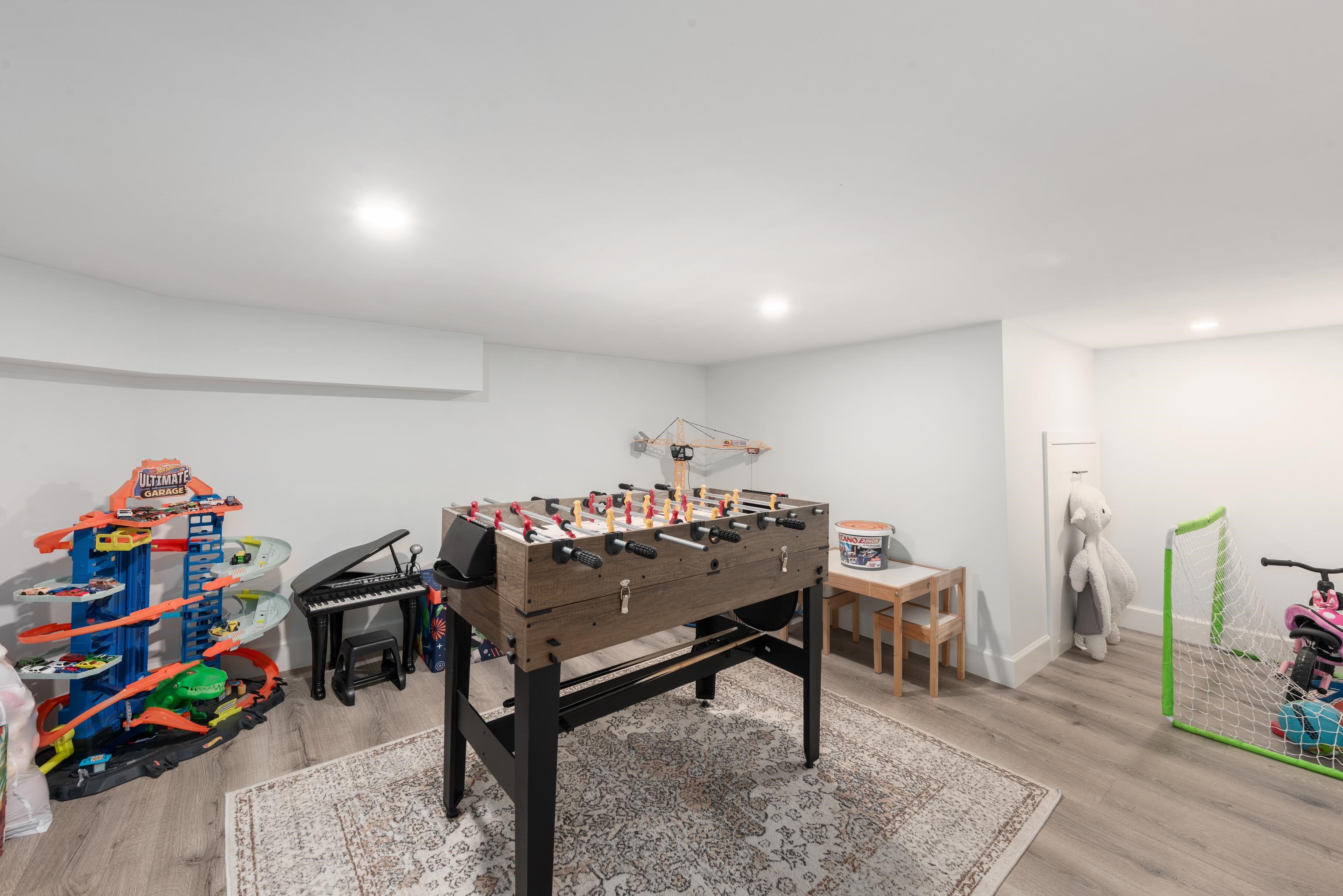 1991 CEDAR VILLAGE CRESCENT