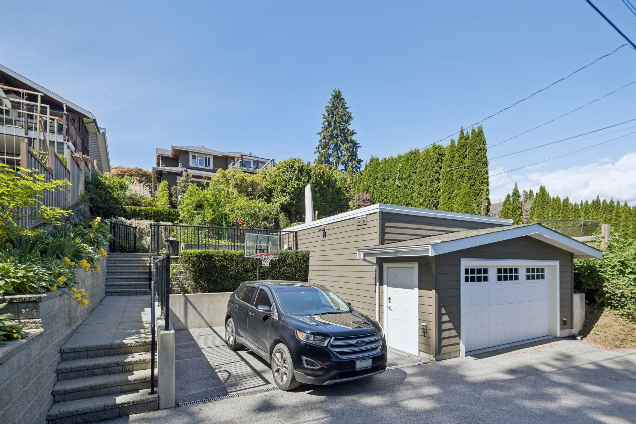 1225 ADDERLEY STREET