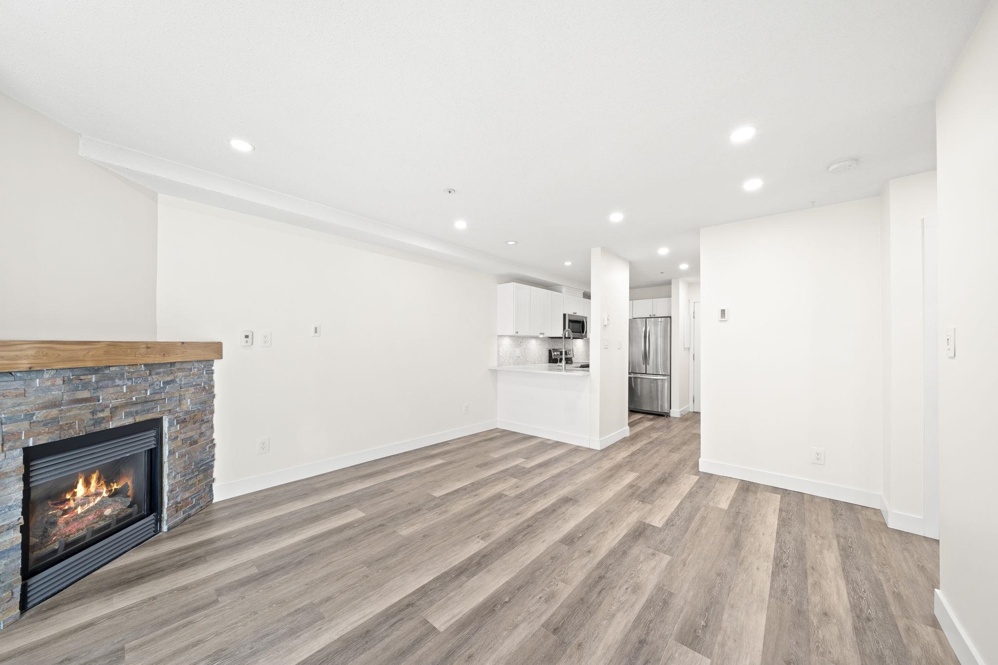 103 2212 OXFORD STREET