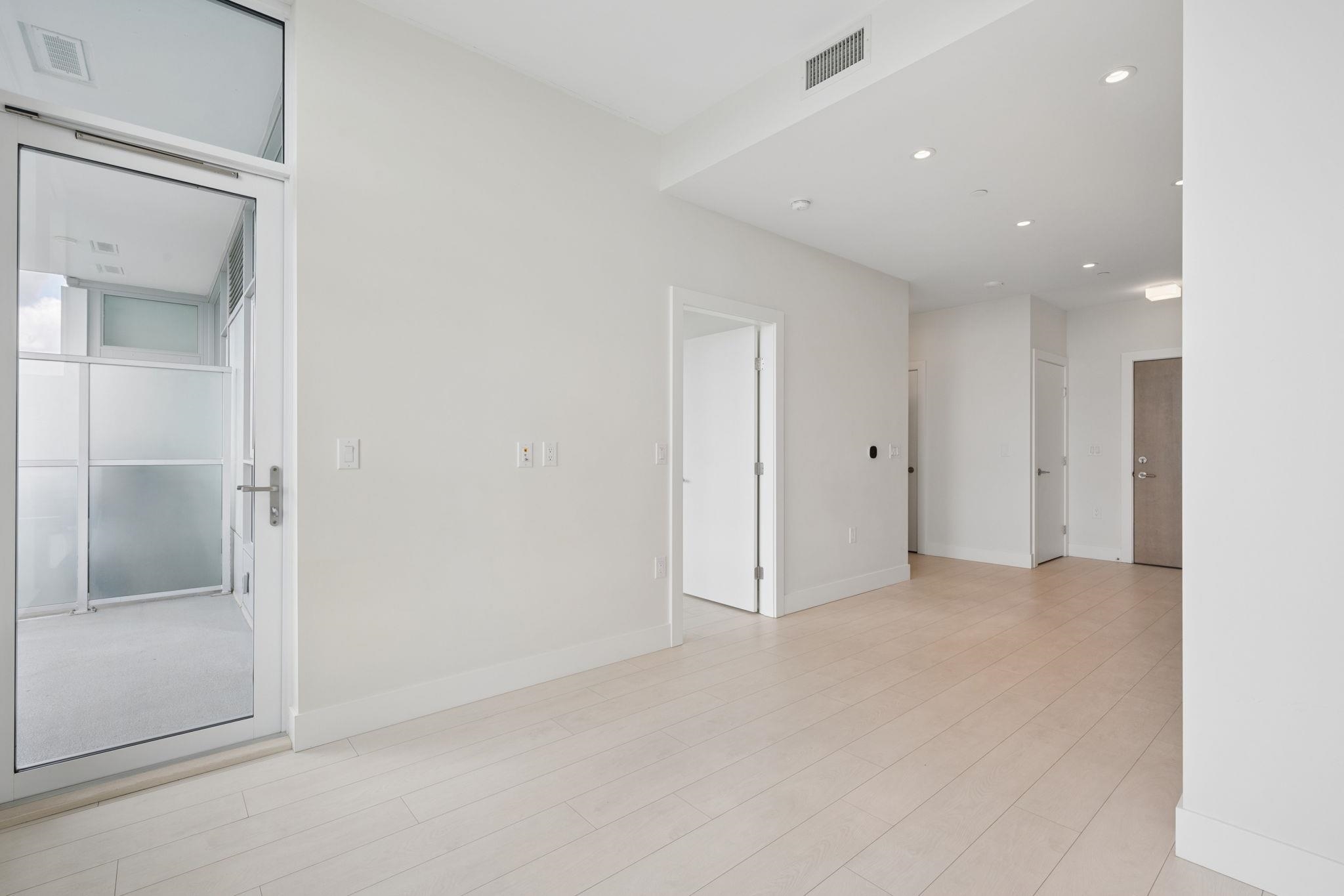 2304 3438 SAWMILL CRESCENT