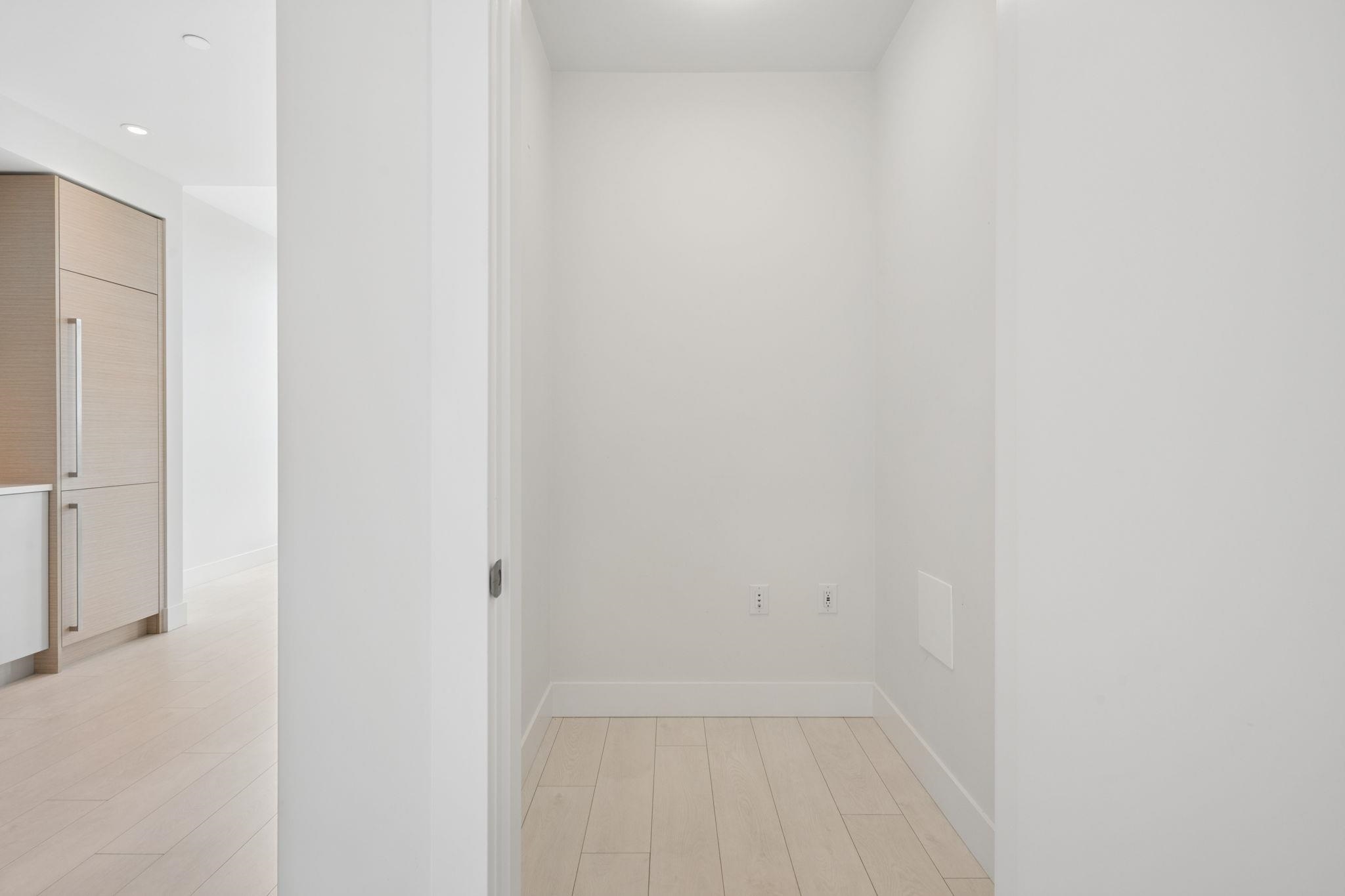 2304 3438 SAWMILL CRESCENT