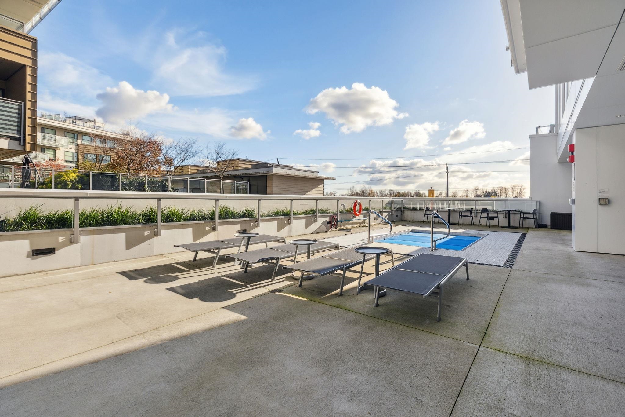 2304 3438 SAWMILL CRESCENT