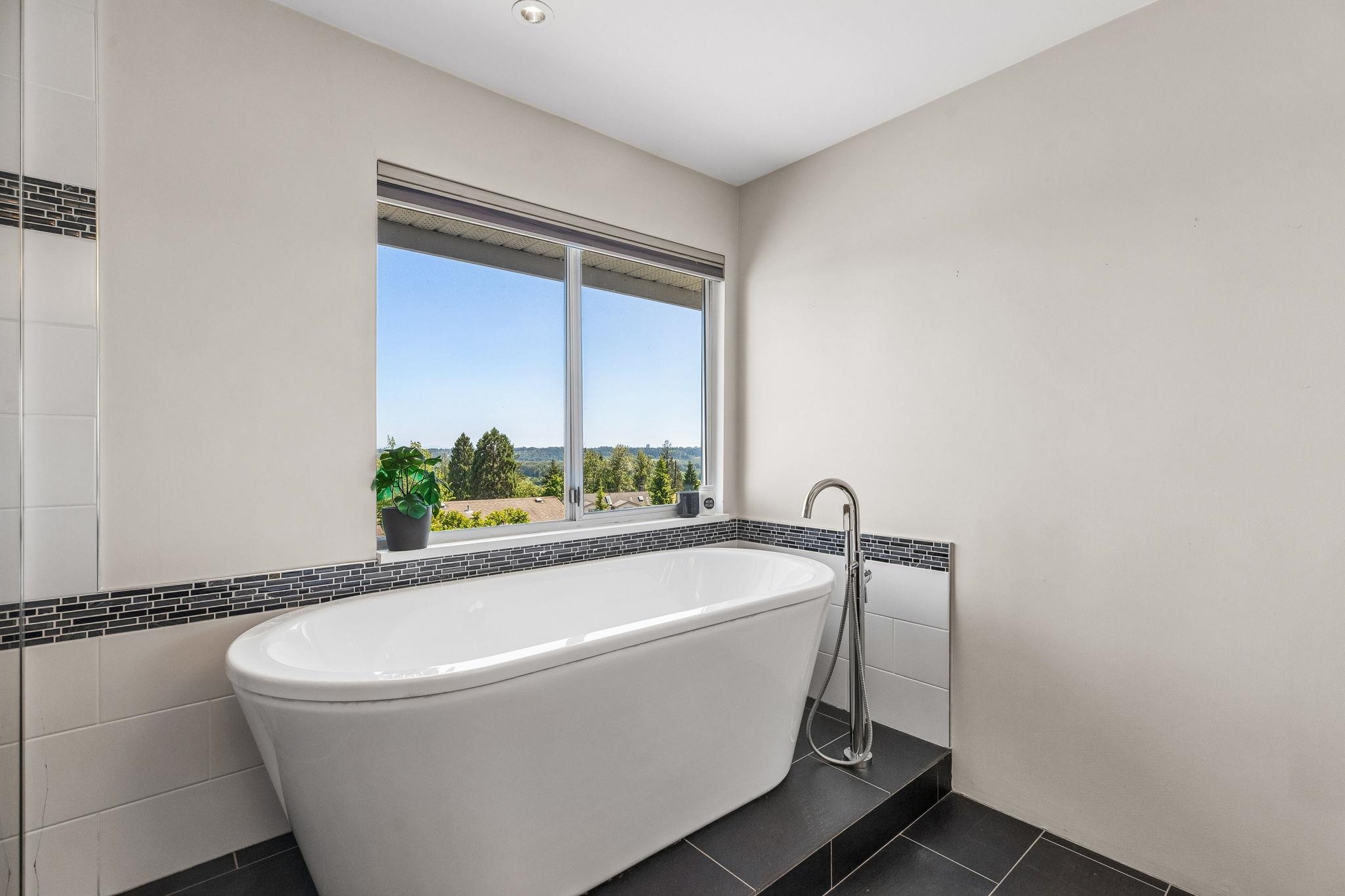 469 CARIBOO CRESCENT