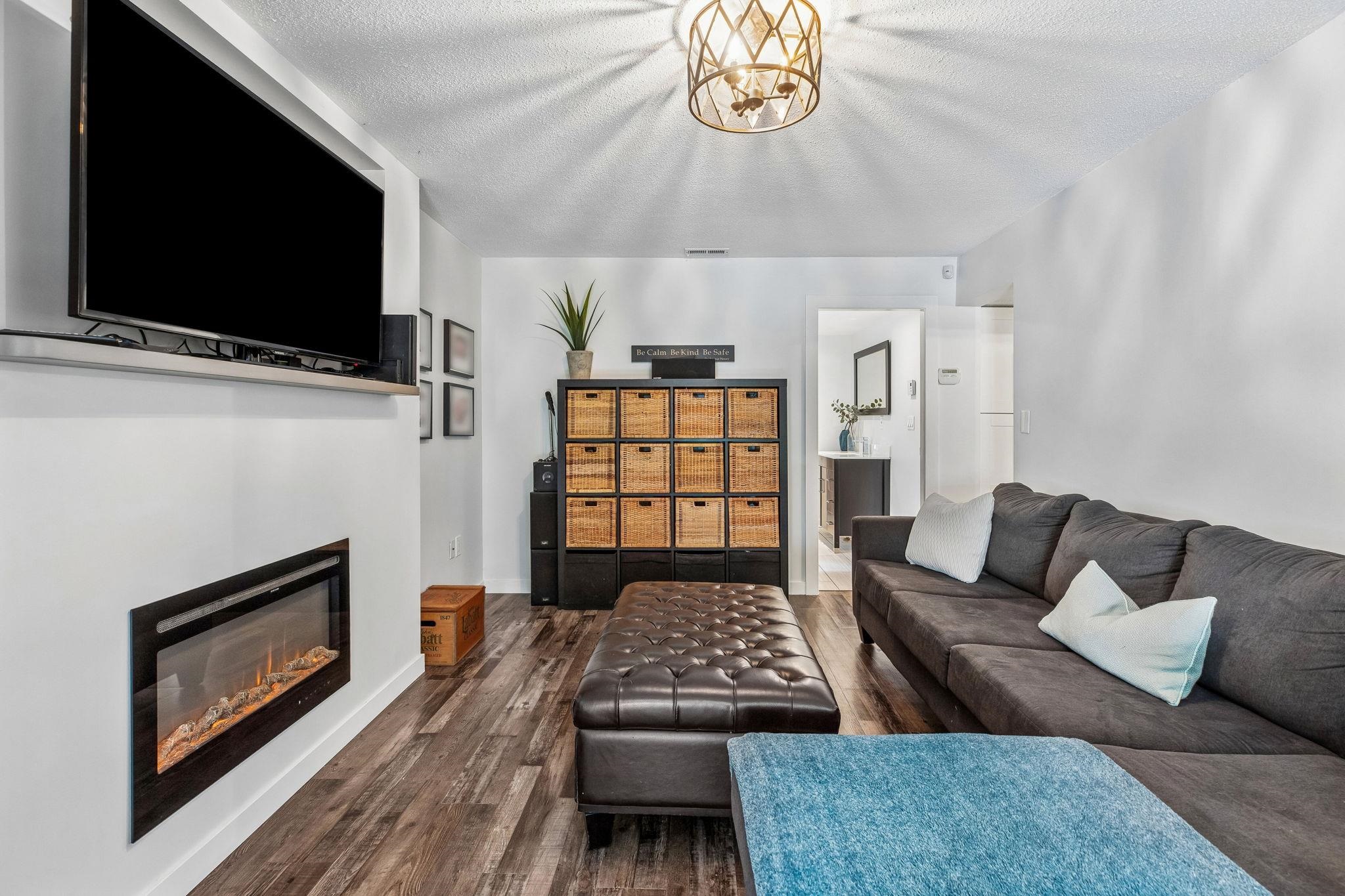 469 CARIBOO CRESCENT