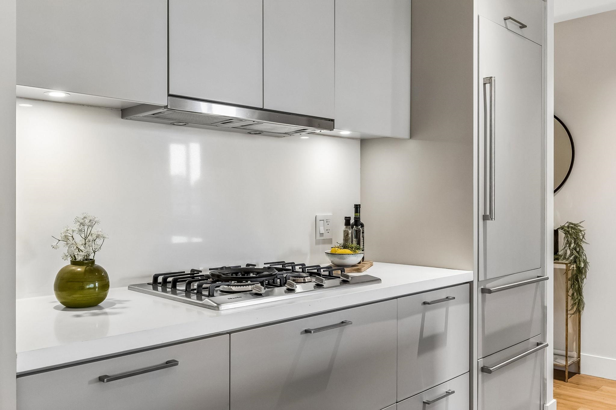 204 866 ARTHUR ERICKSON PLACE