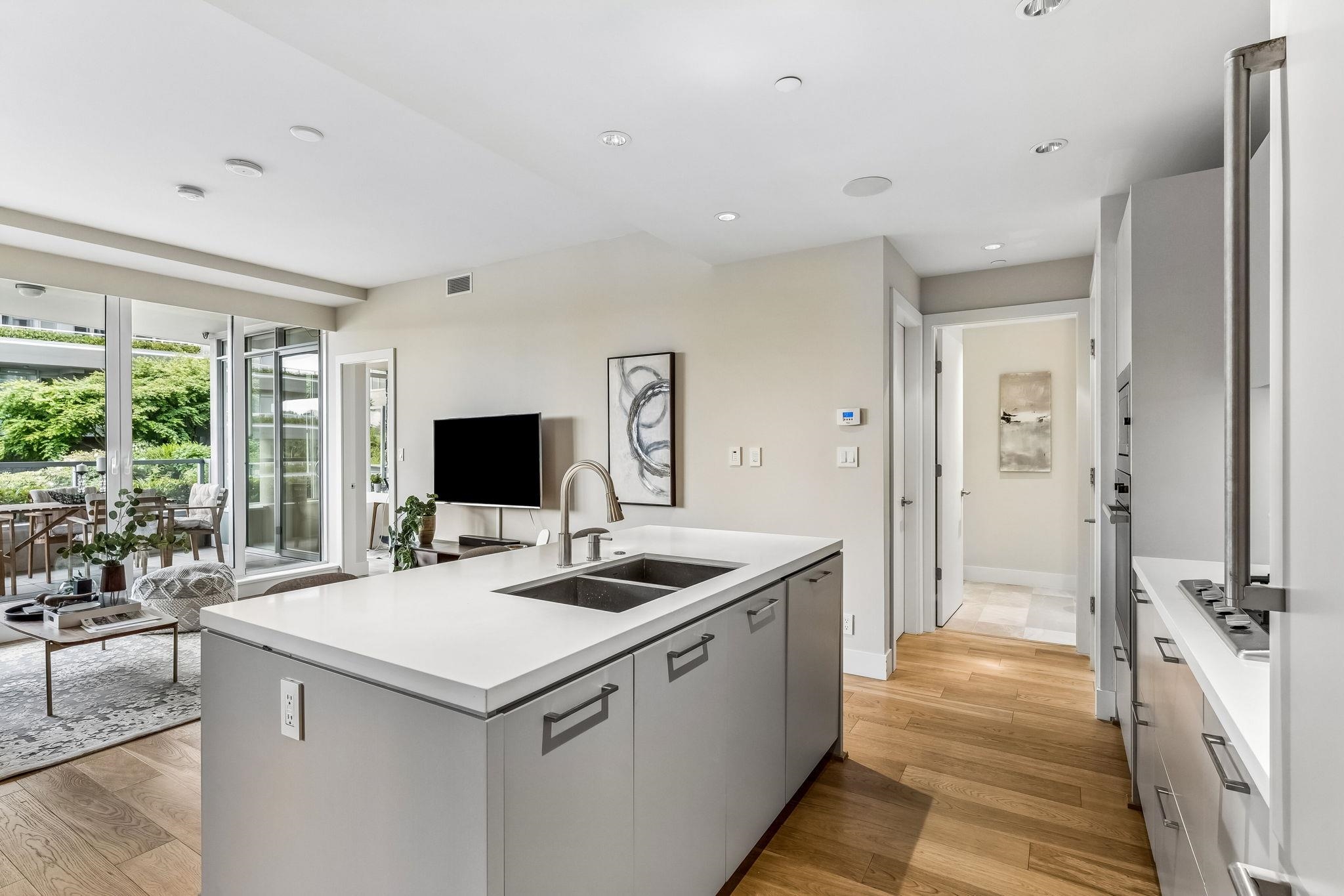 204 866 ARTHUR ERICKSON PLACE