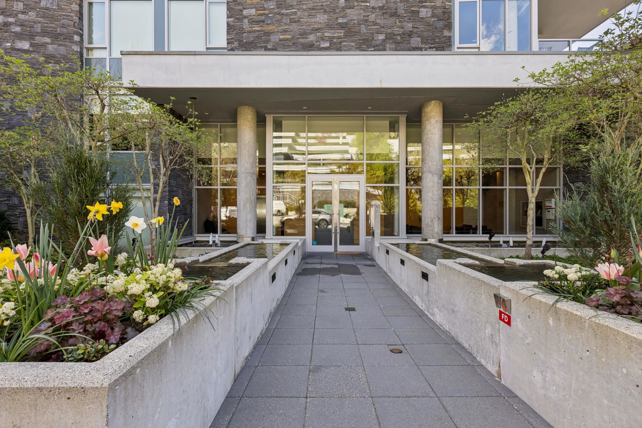 204 866 ARTHUR ERICKSON PLACE