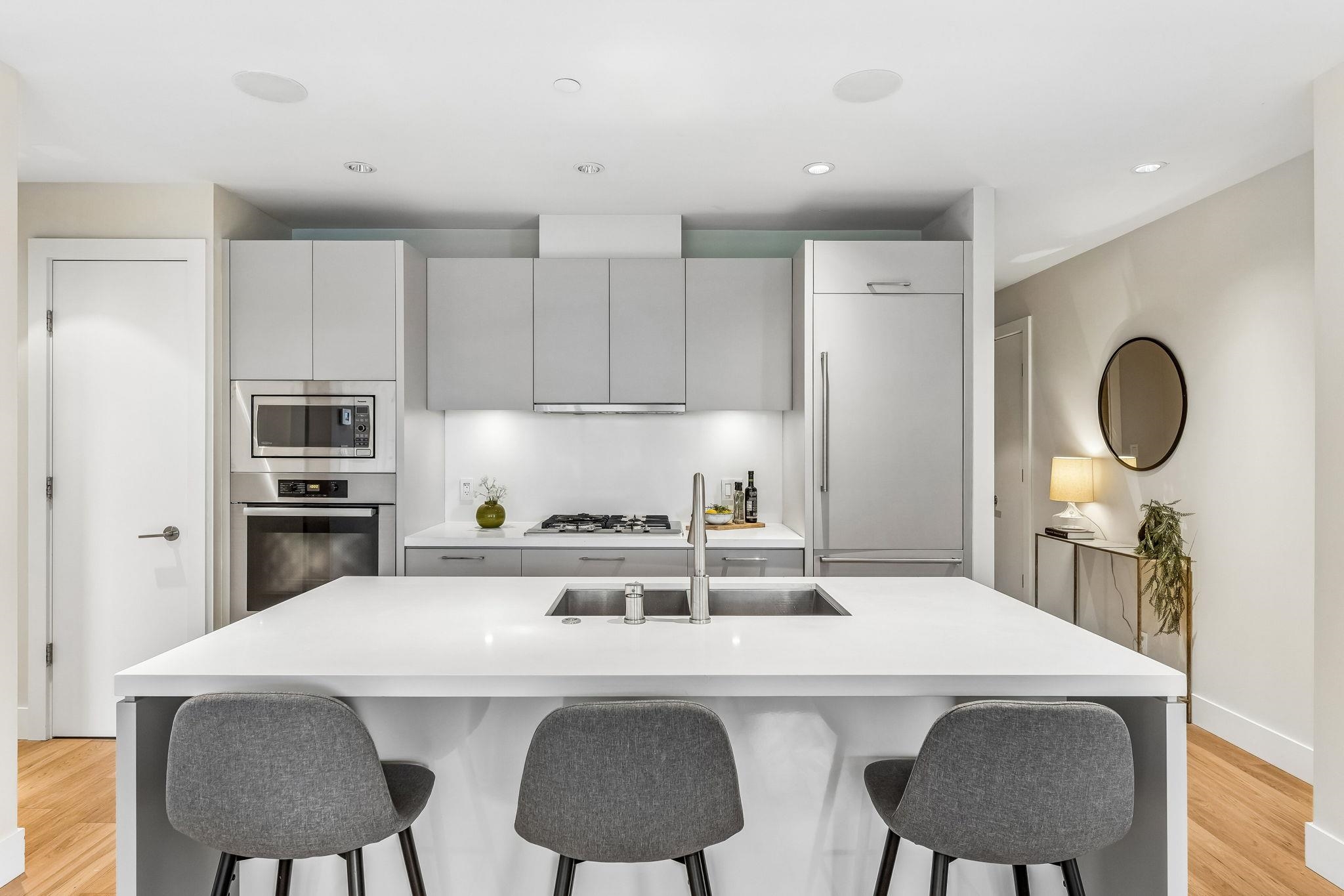 204 866 ARTHUR ERICKSON PLACE