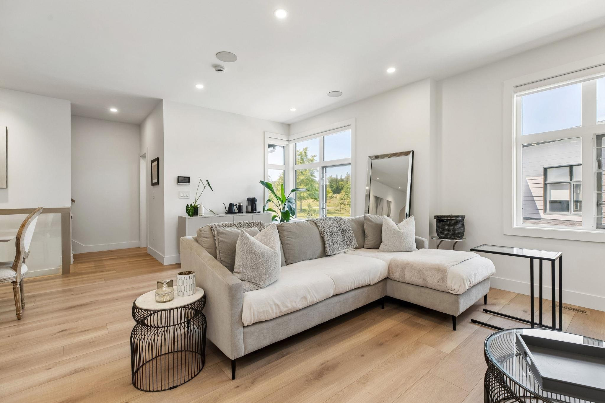 7 3075 160 STREET
