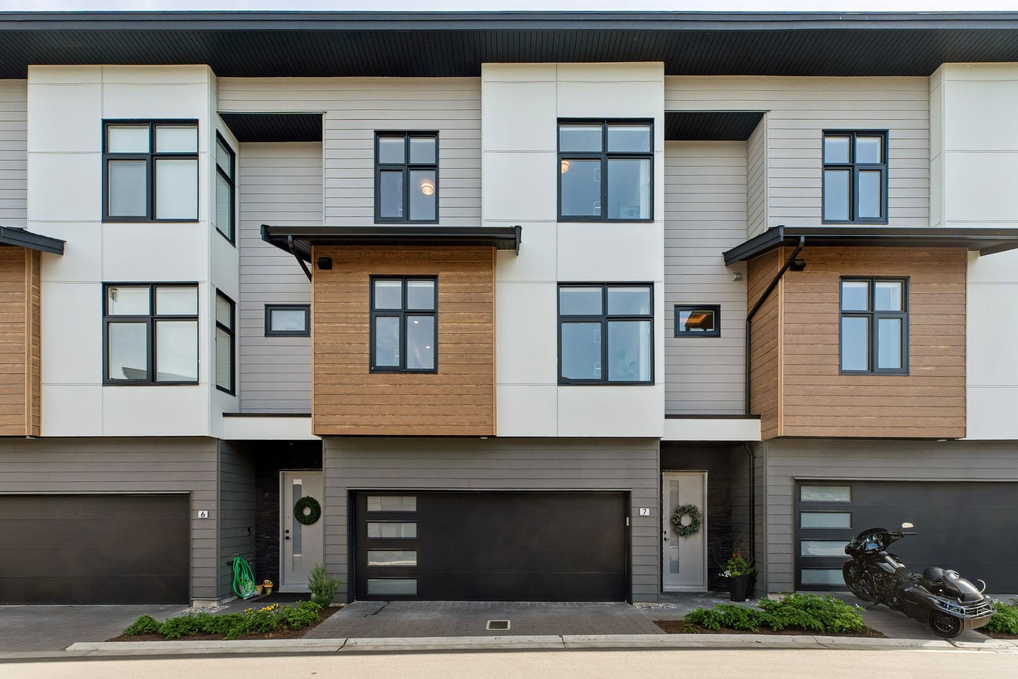 7 3075 160 STREET