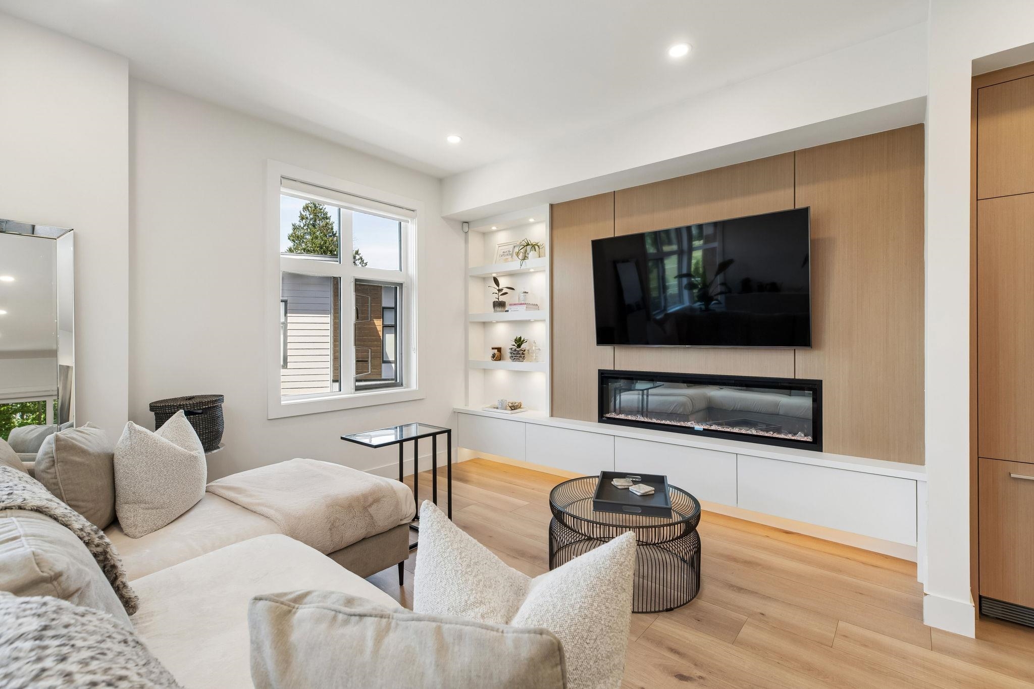 7 3075 160 STREET