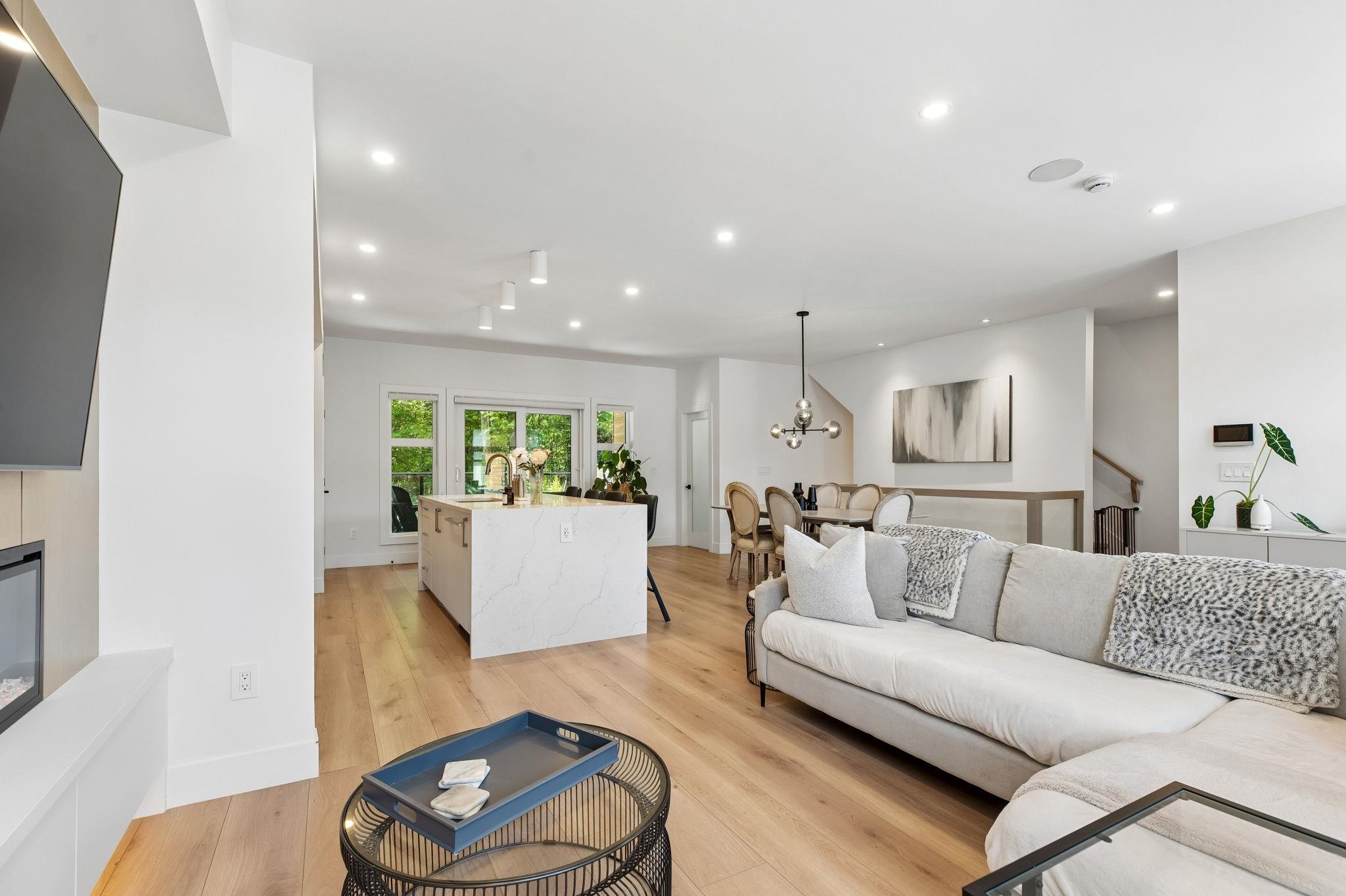 7 3075 160 STREET