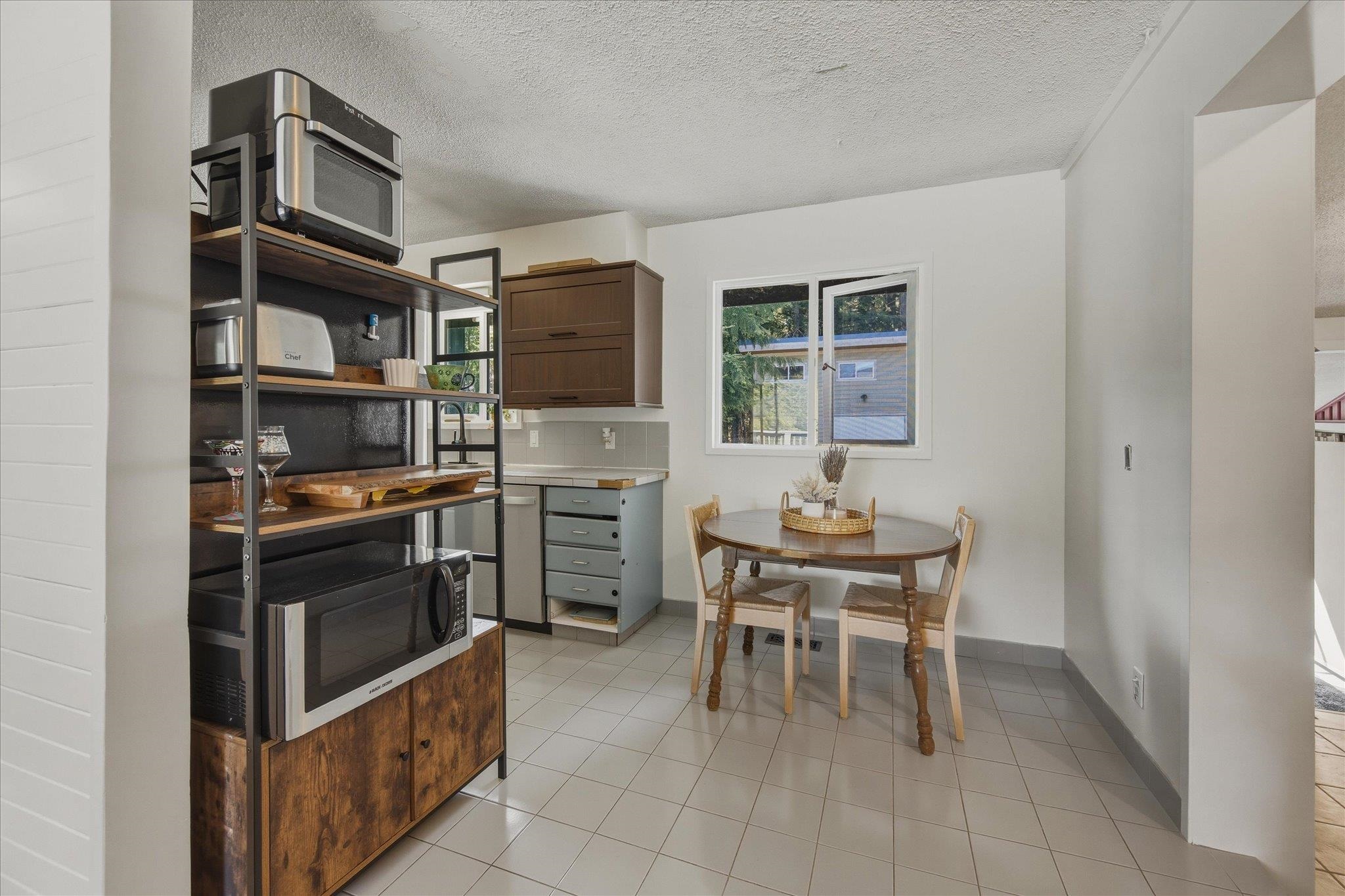 3106 TYROL CRESCENT