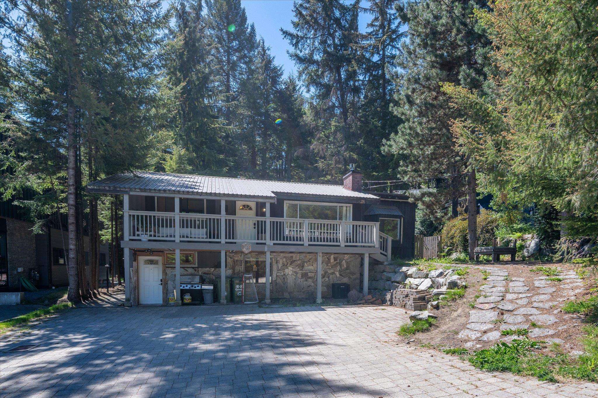 3106 TYROL CRESCENT