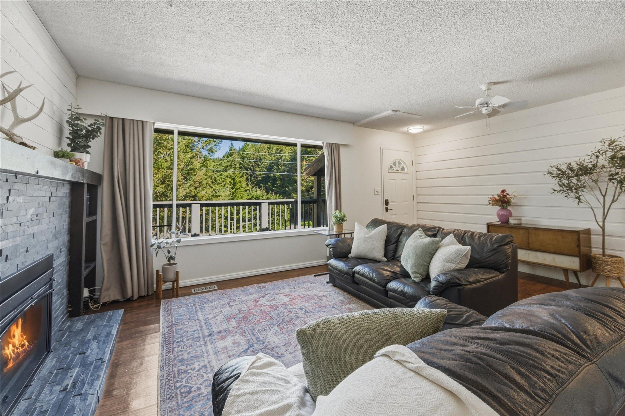 3106 TYROL CRESCENT