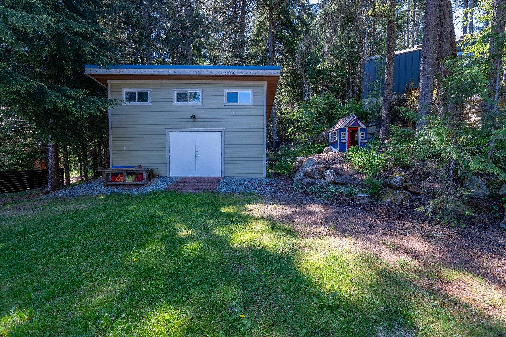 3106 TYROL CRESCENT