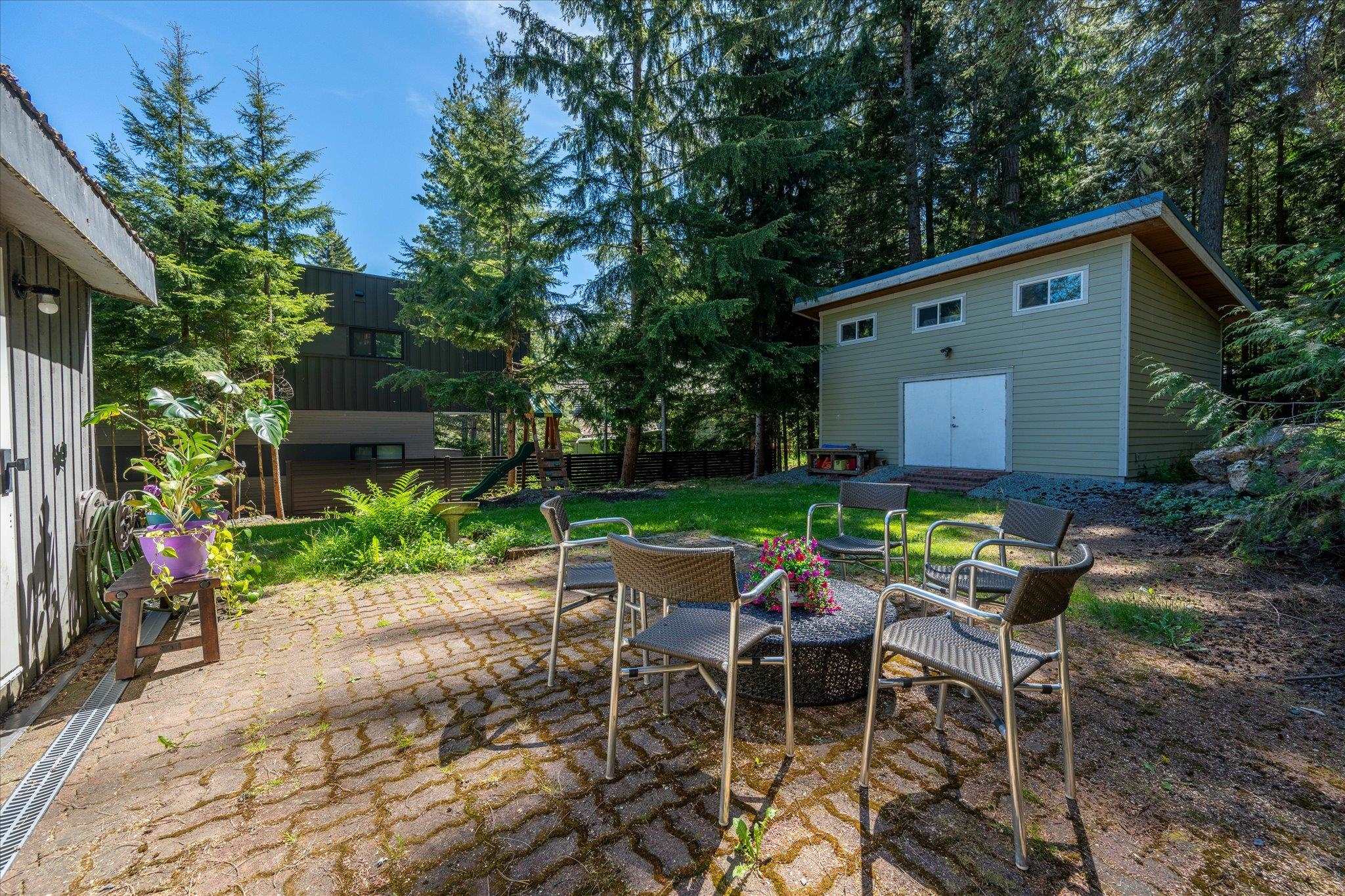 3106 TYROL CRESCENT