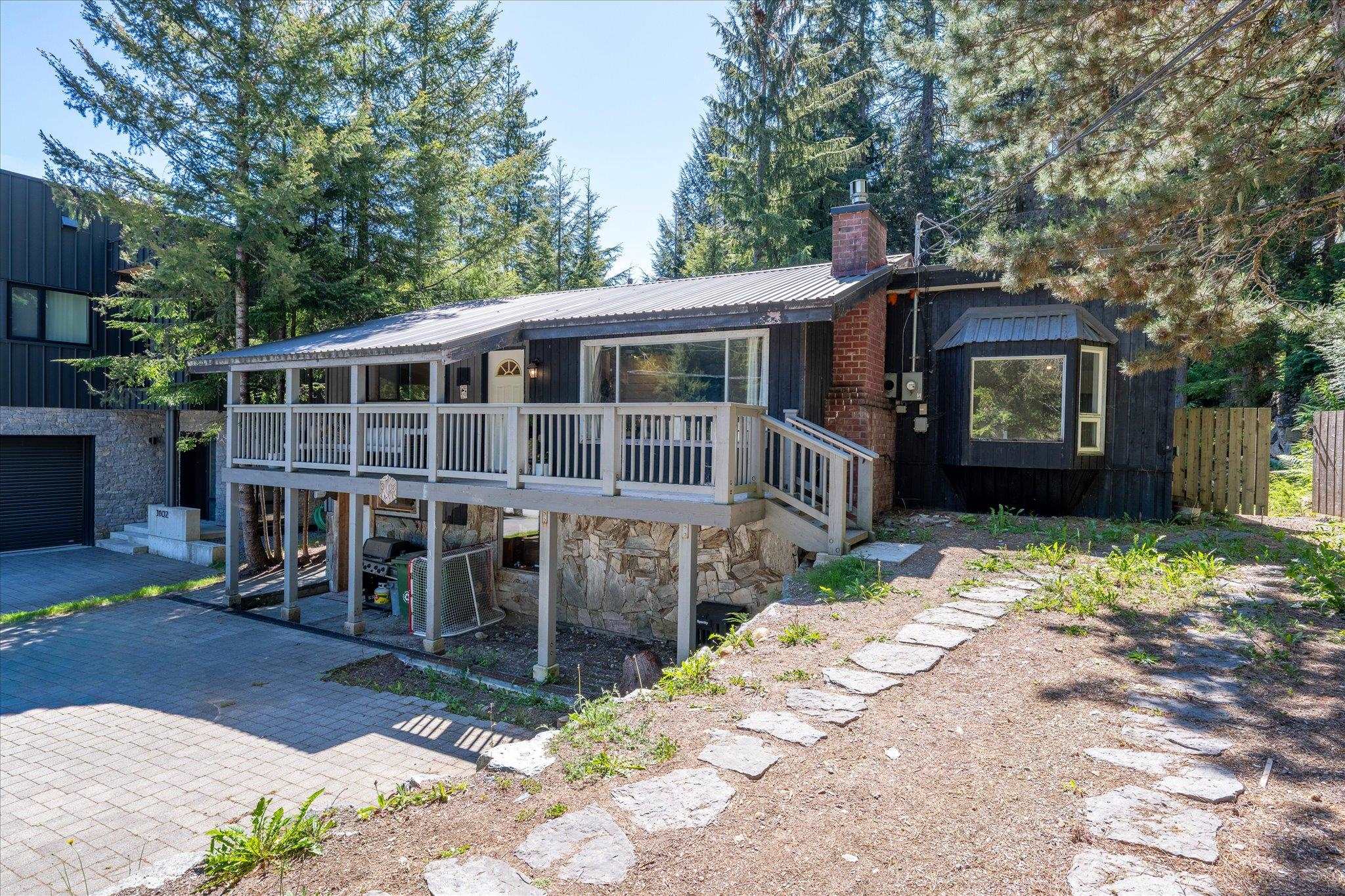 3106 TYROL CRESCENT