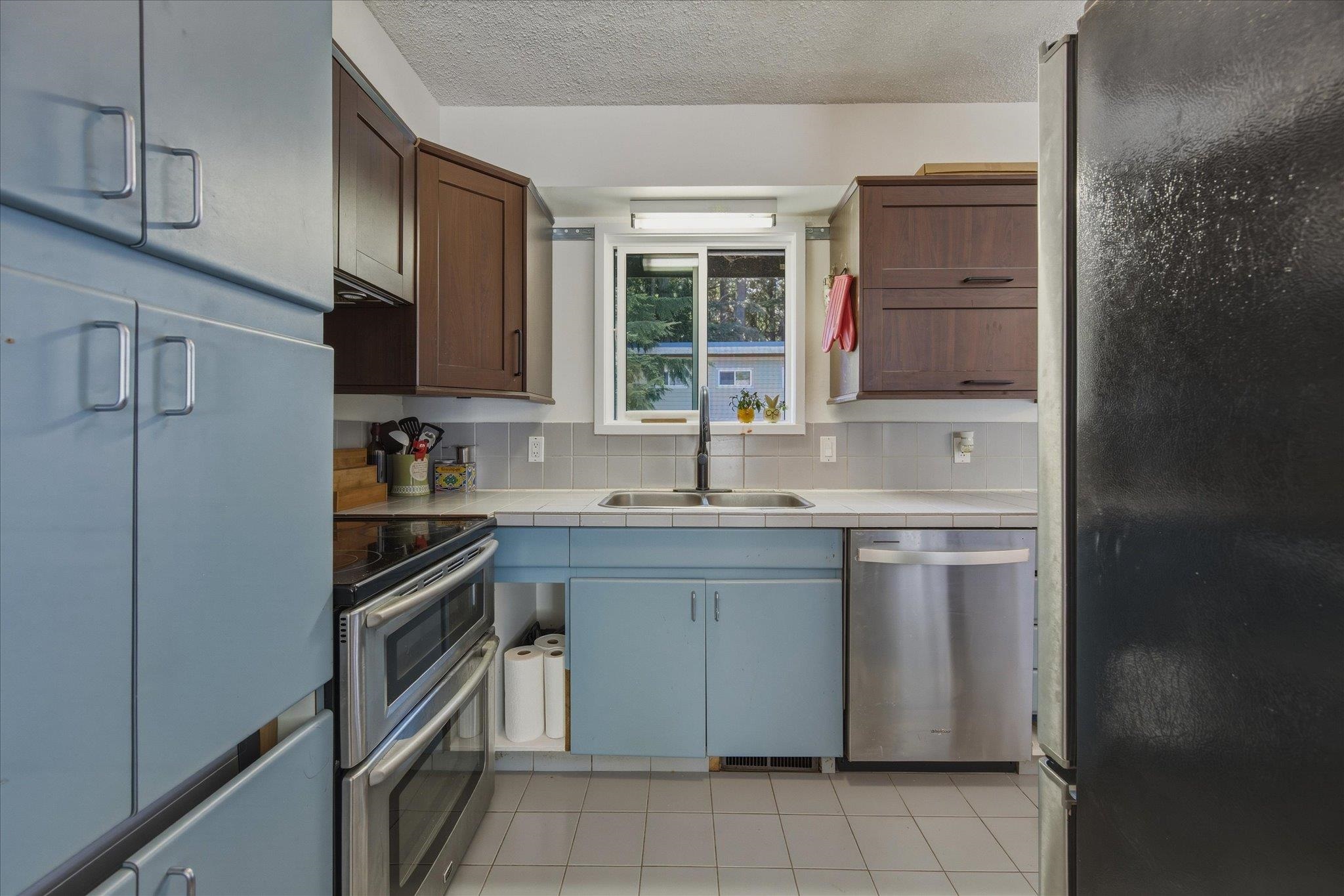 3106 TYROL CRESCENT