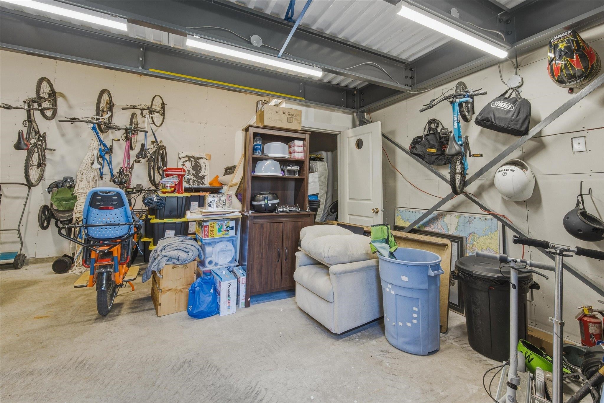 3106 TYROL CRESCENT