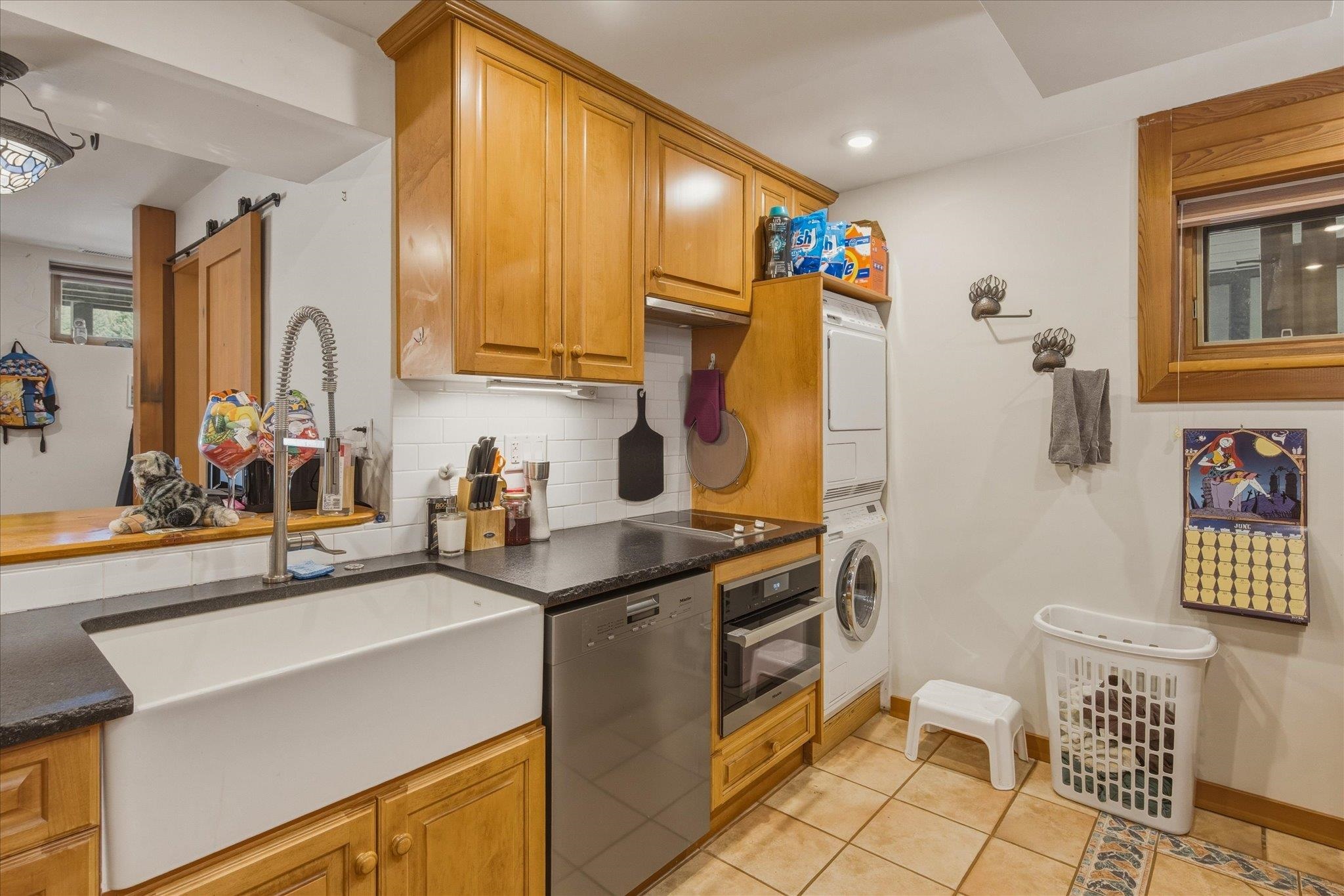 3106 TYROL CRESCENT