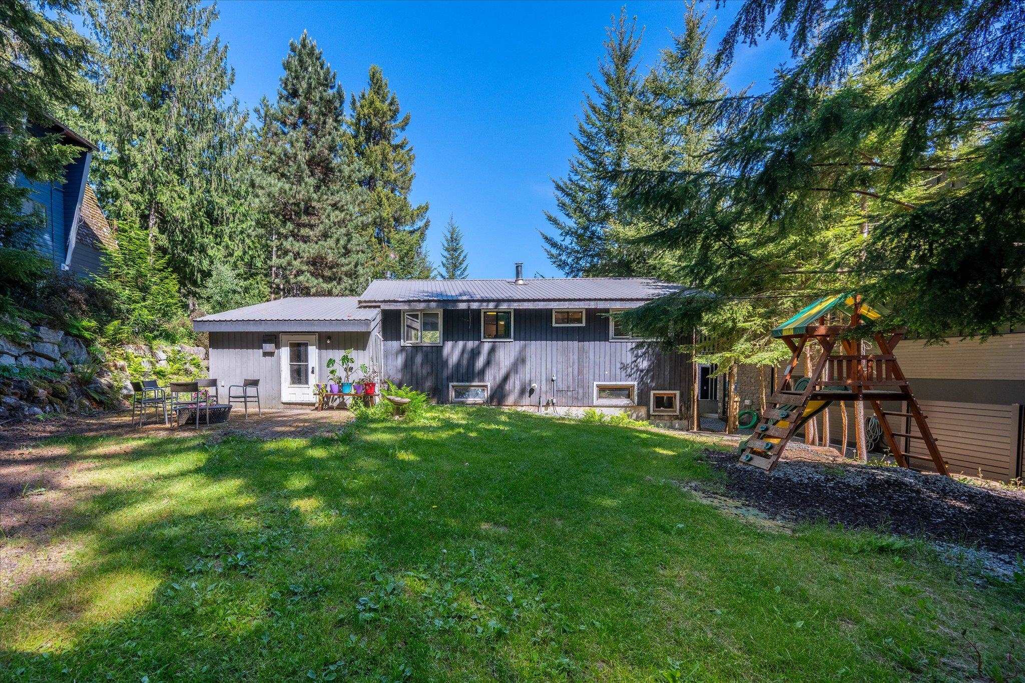 3106 TYROL CRESCENT