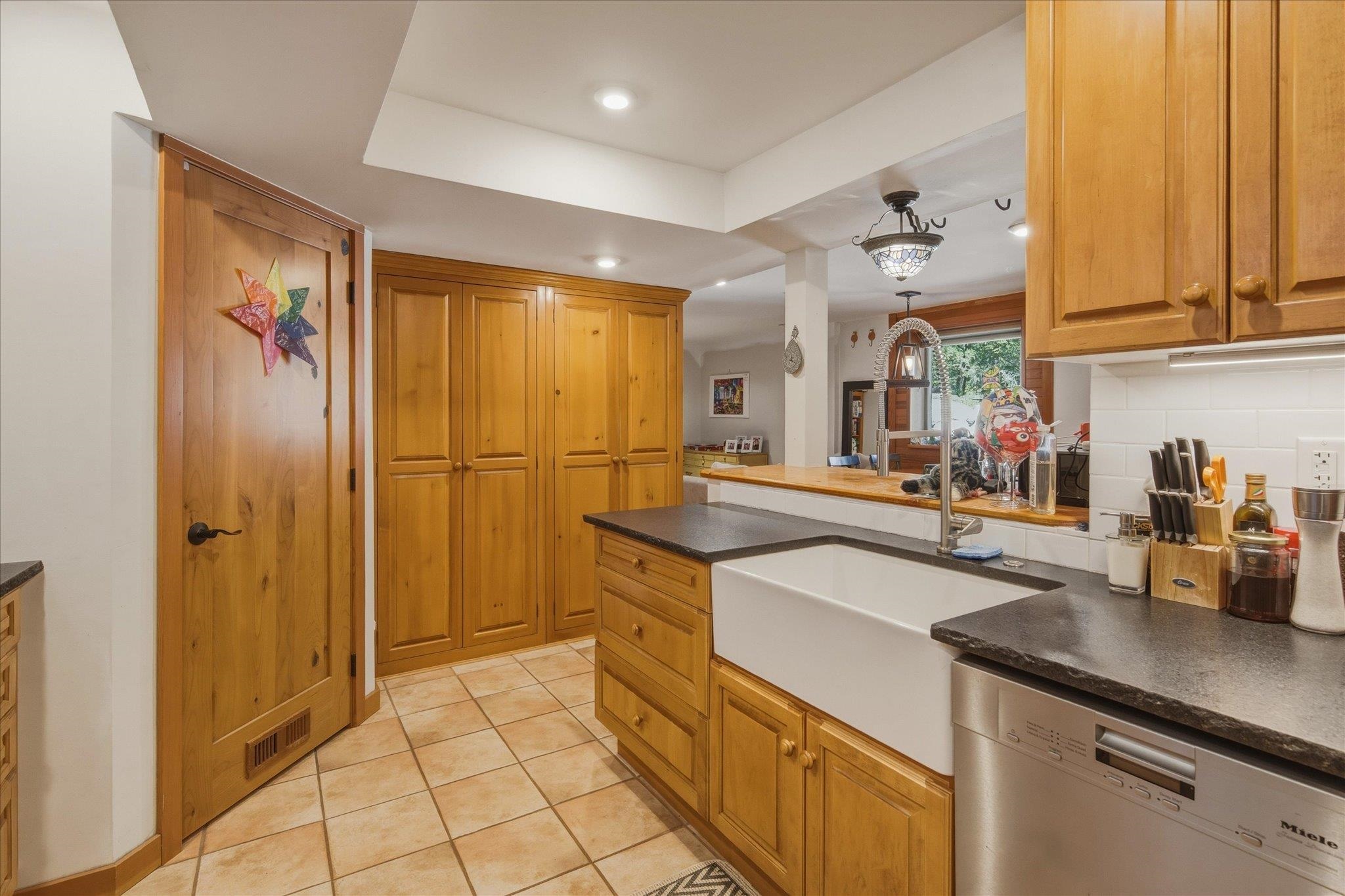 3106 TYROL CRESCENT