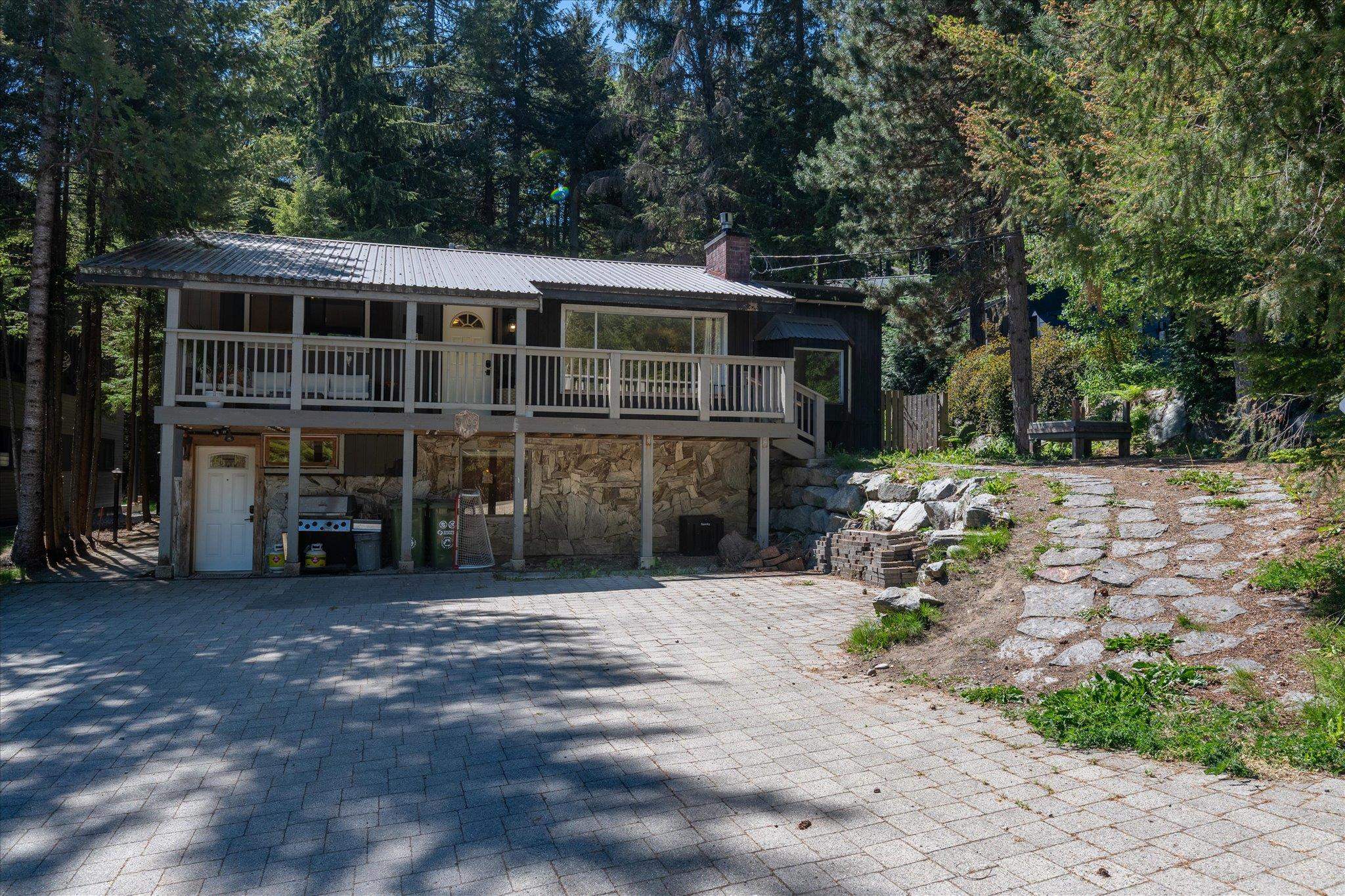 3106 TYROL CRESCENT