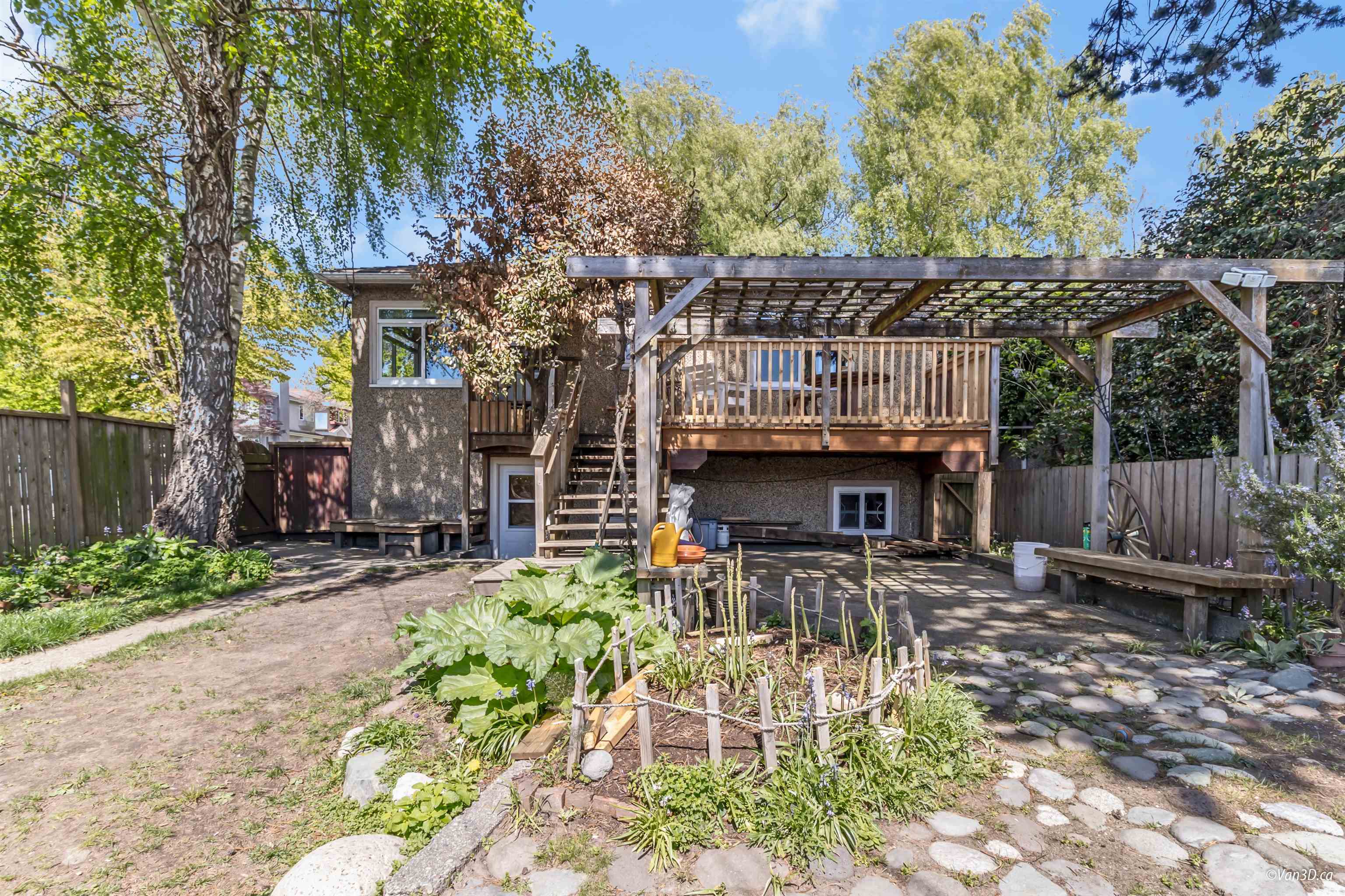 4 E 46TH AVENUE