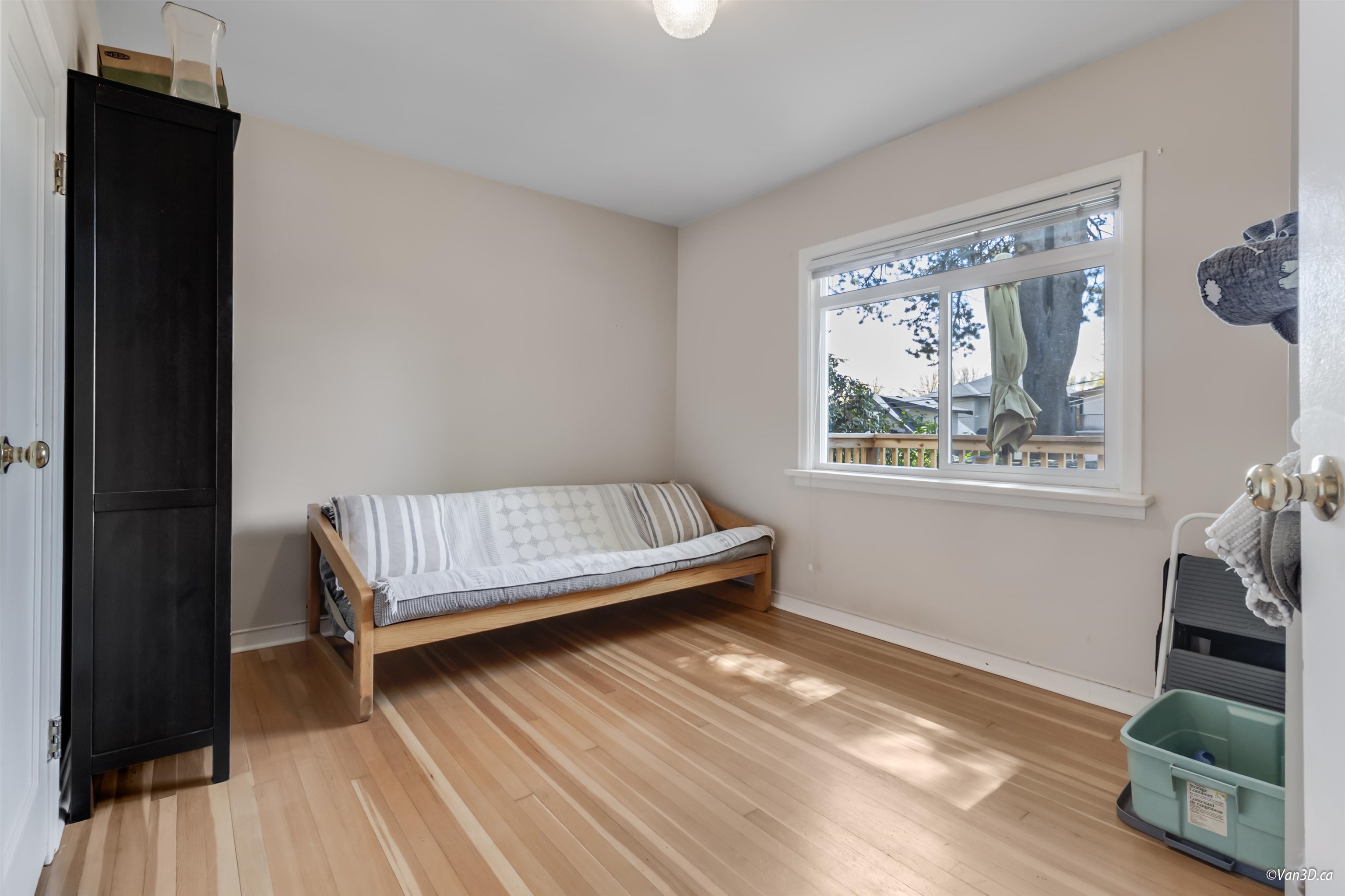 4 E 46TH AVENUE