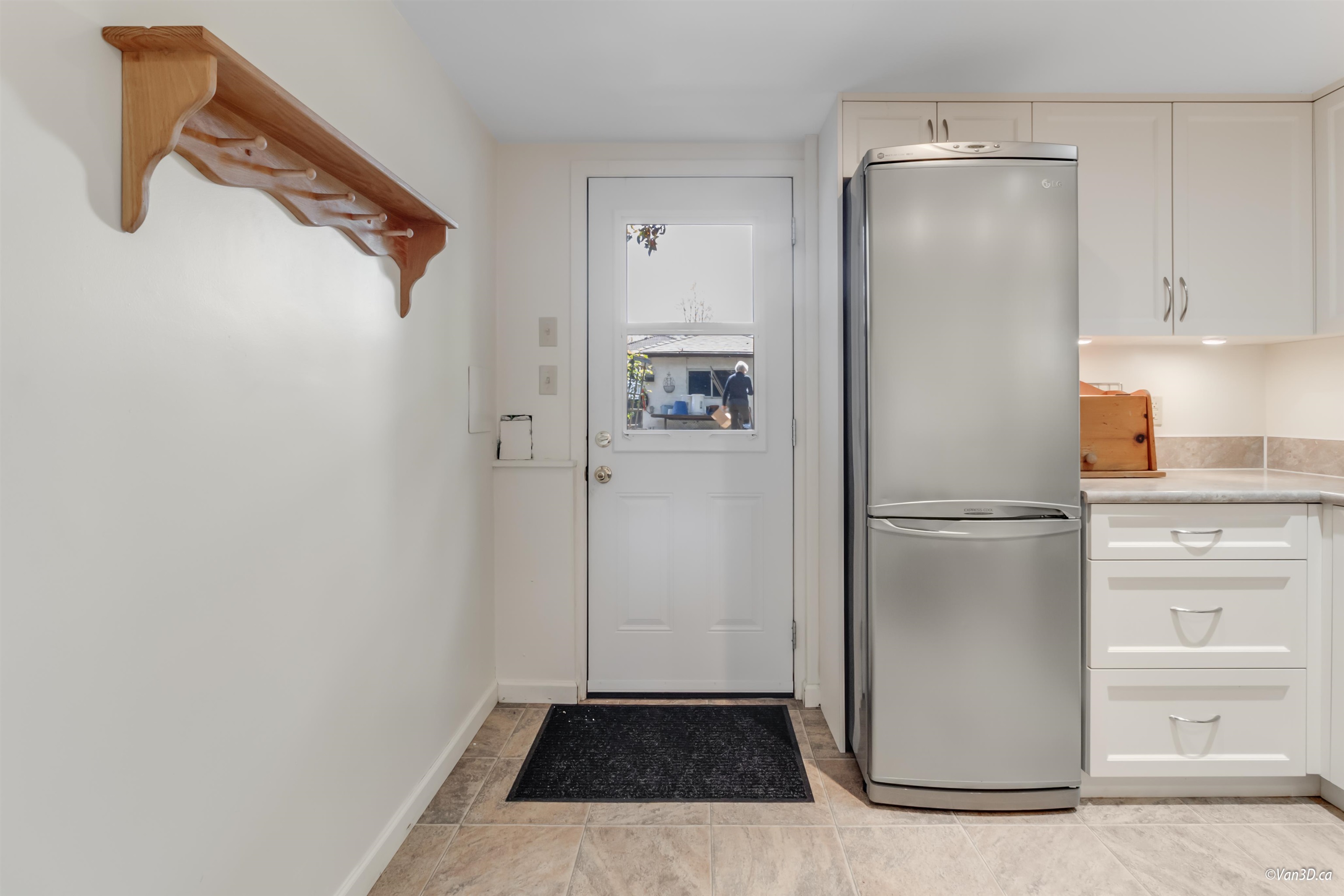 4 E 46TH AVENUE