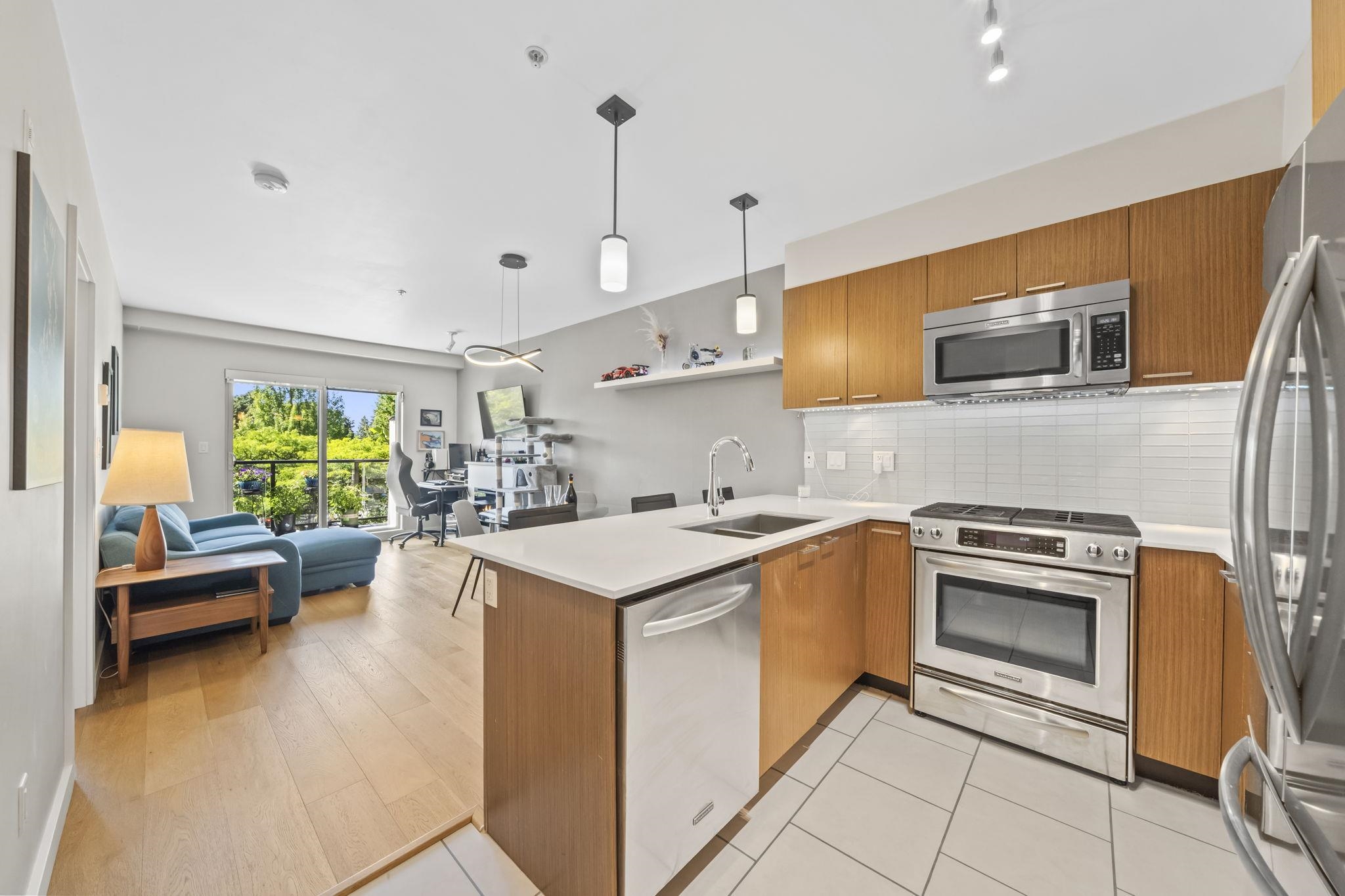 324 1330 MARINE DRIVE