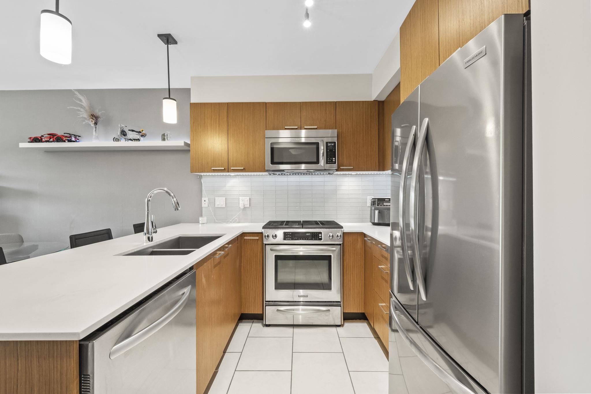 324 1330 MARINE DRIVE