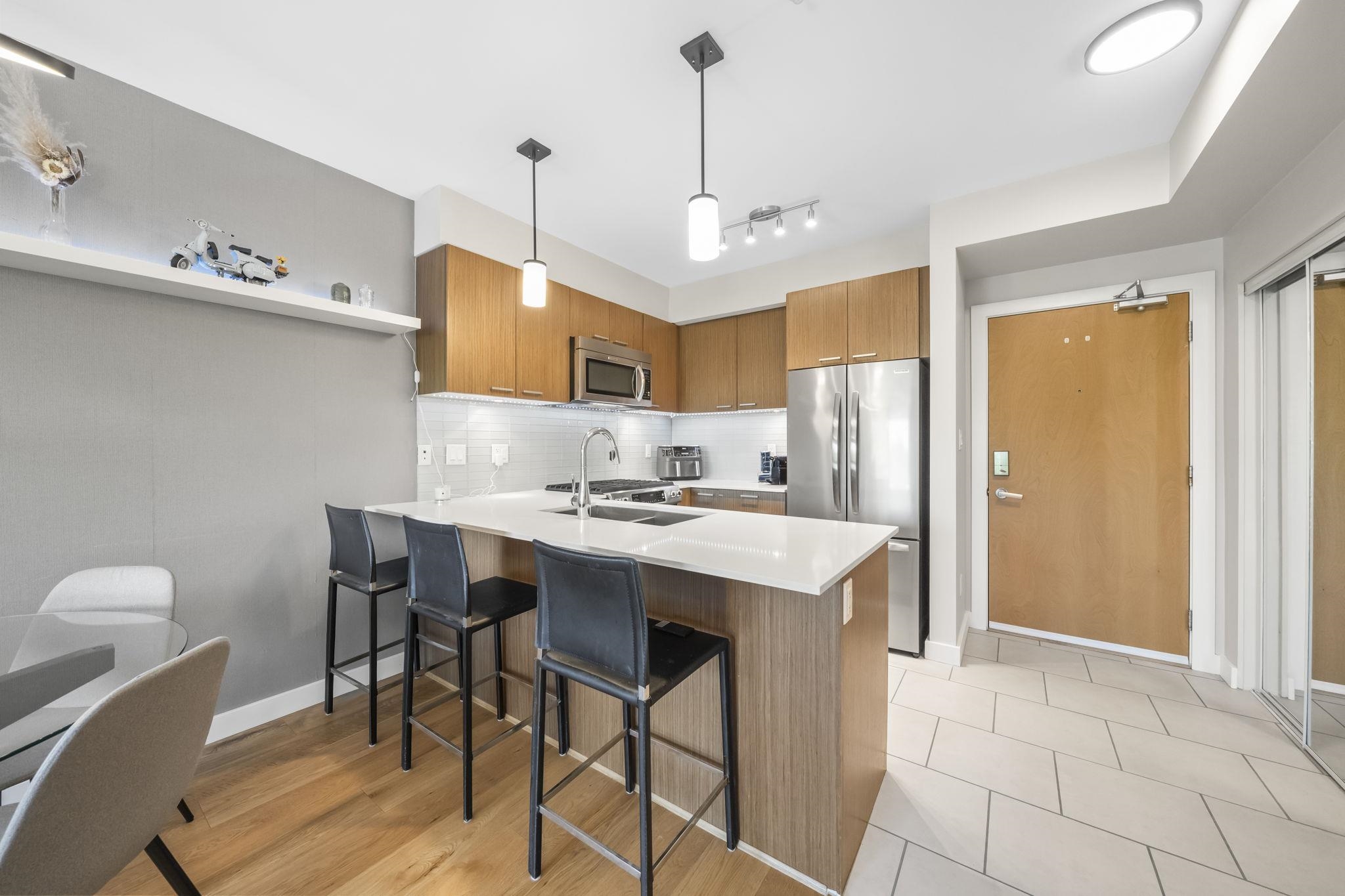 324 1330 MARINE DRIVE