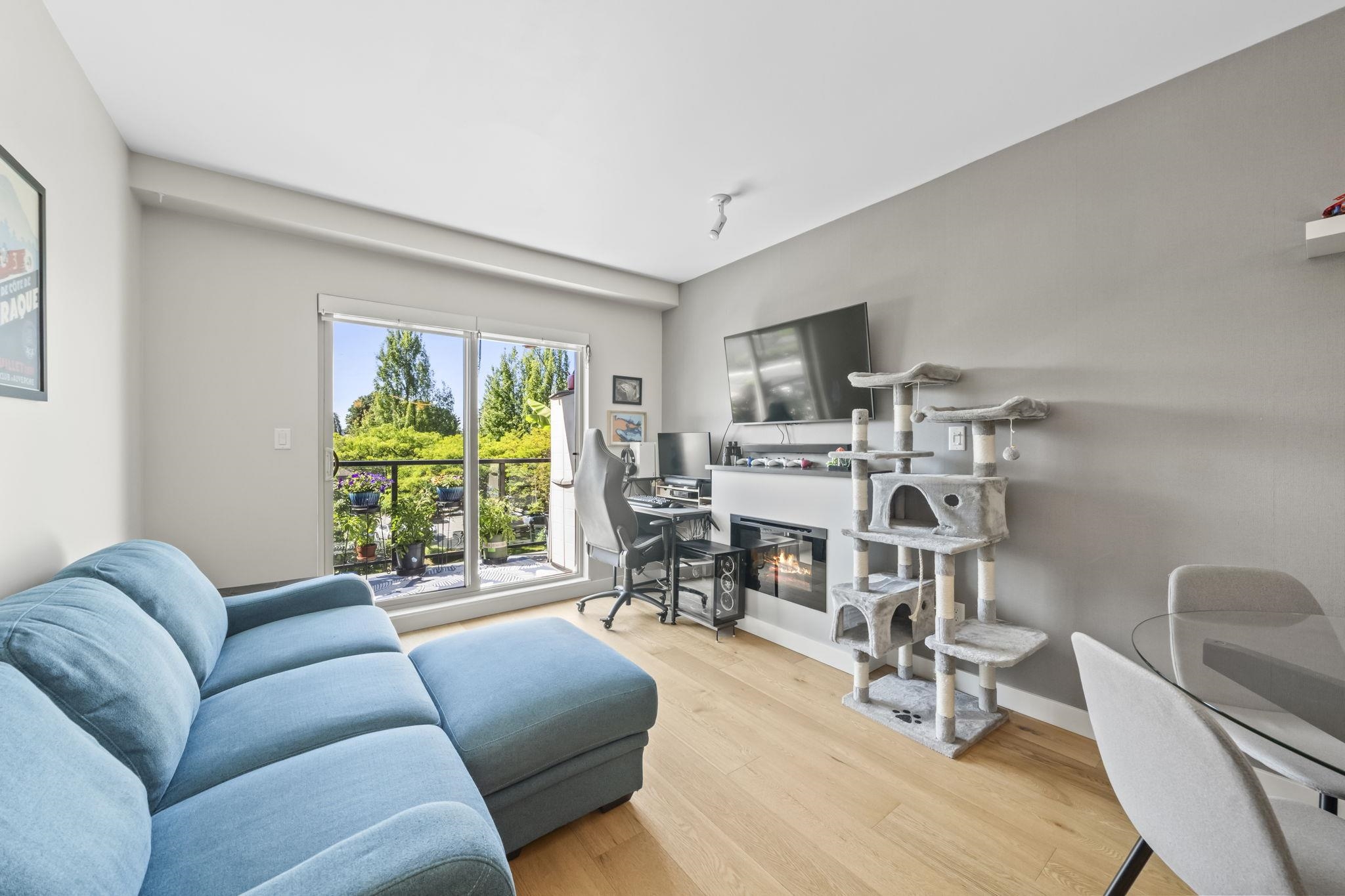 324 1330 MARINE DRIVE
