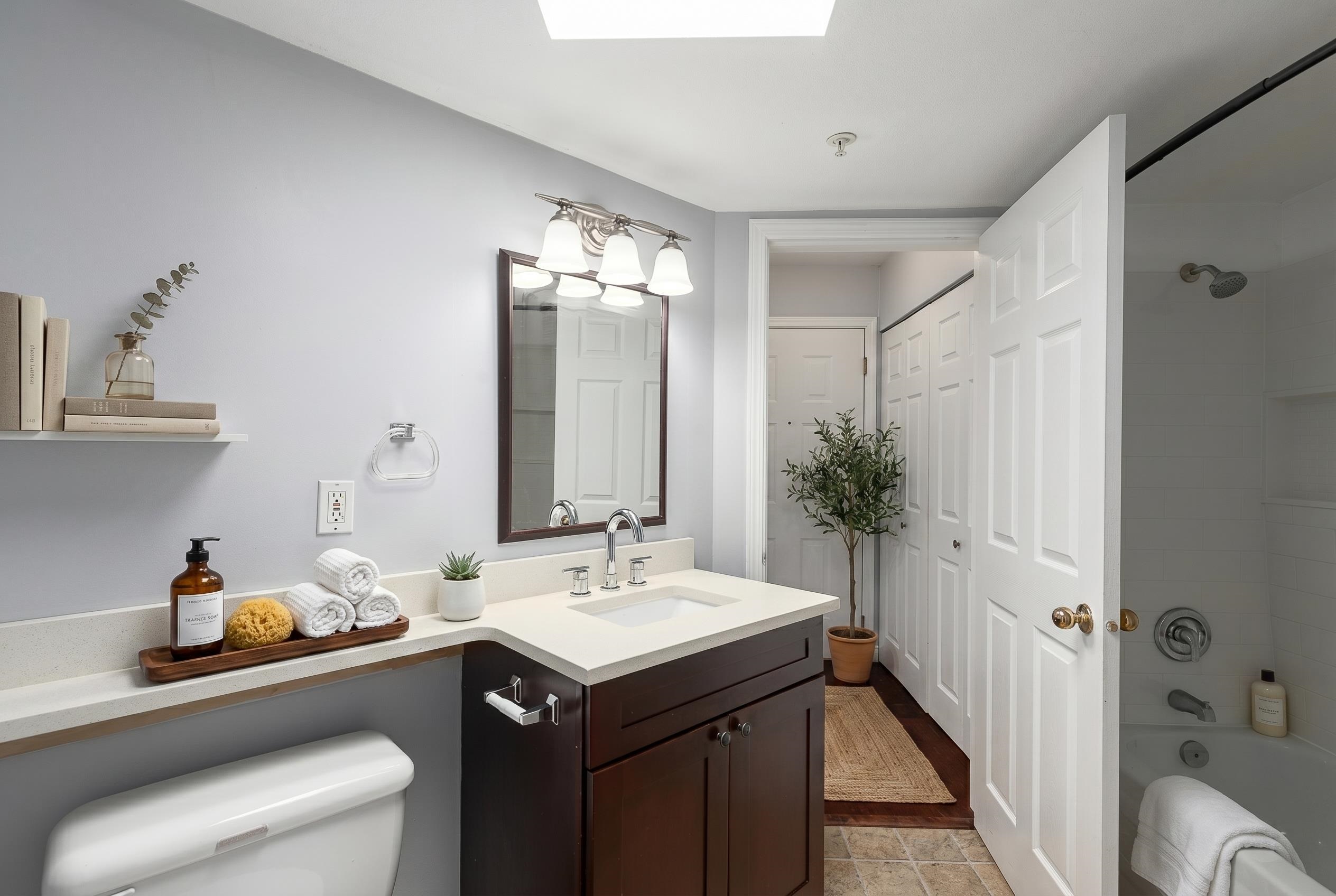 C306 40140 WILLOW CRESCENT
