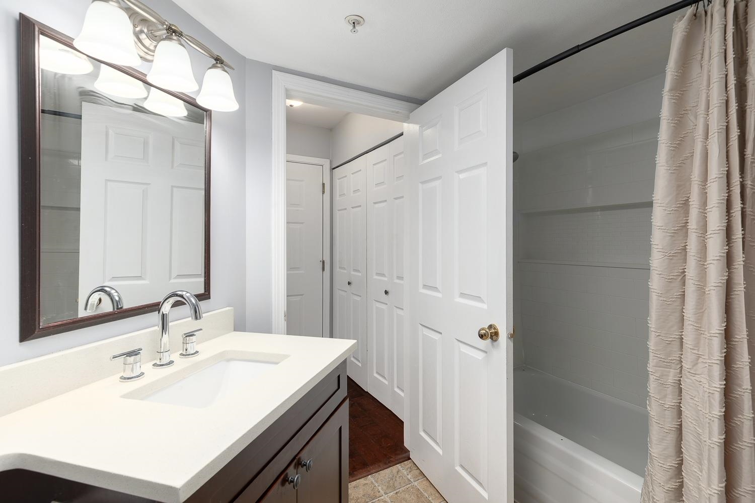 C306 40140 WILLOW CRESCENT