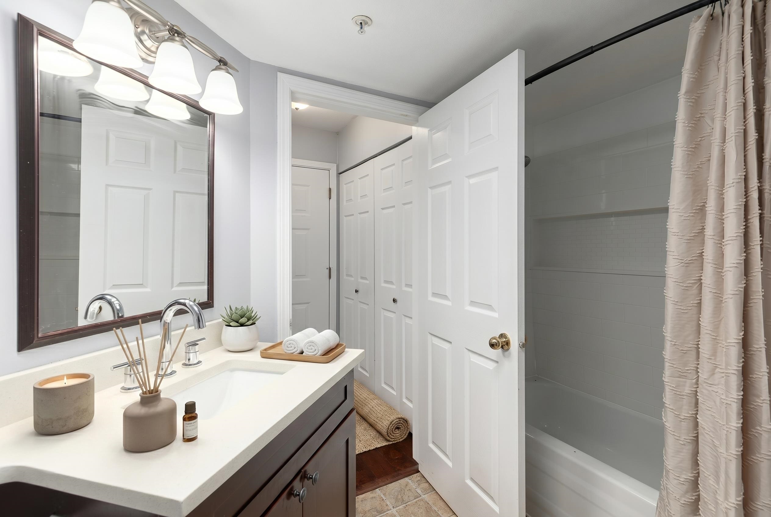 C306 40140 WILLOW CRESCENT