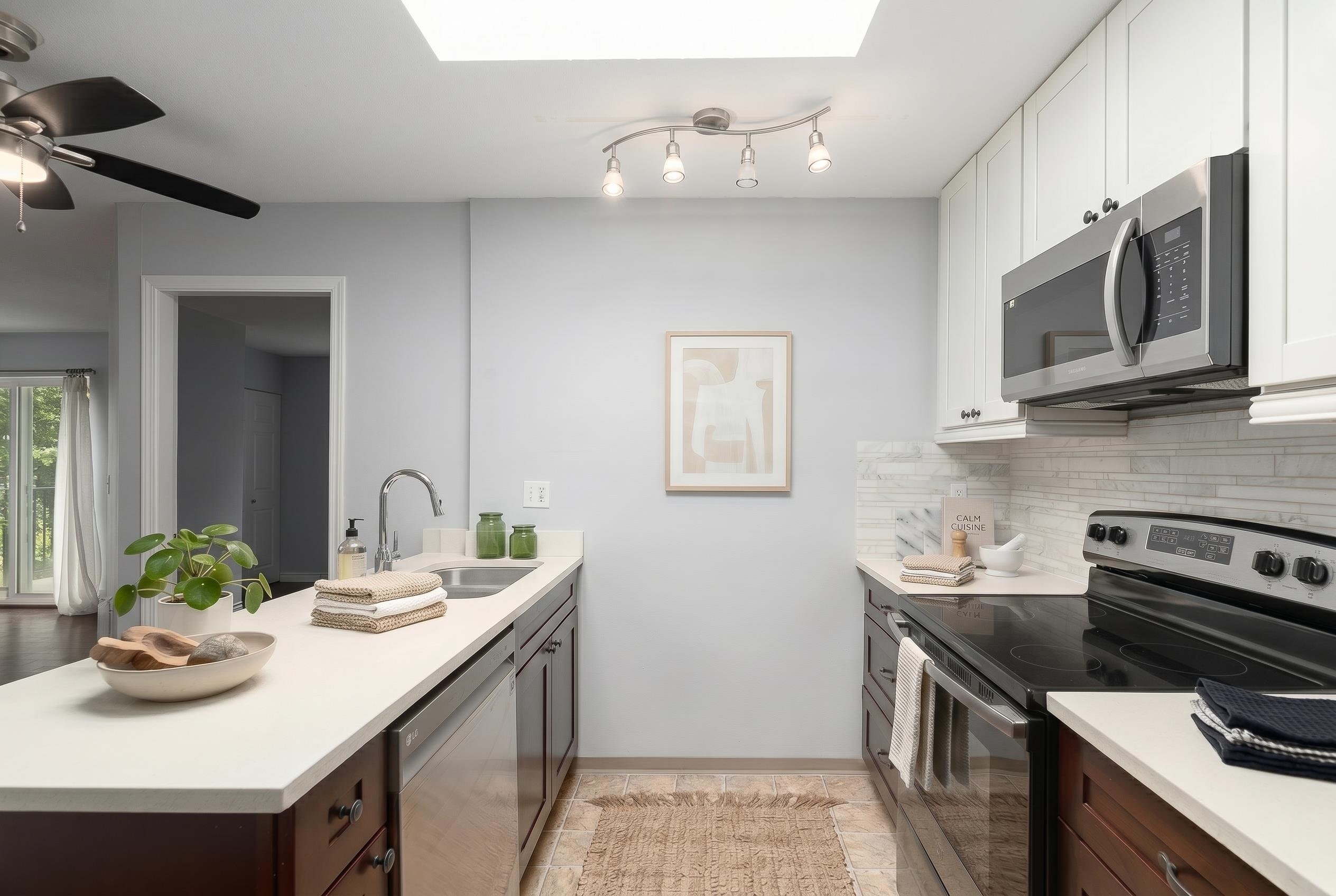C306 40140 WILLOW CRESCENT