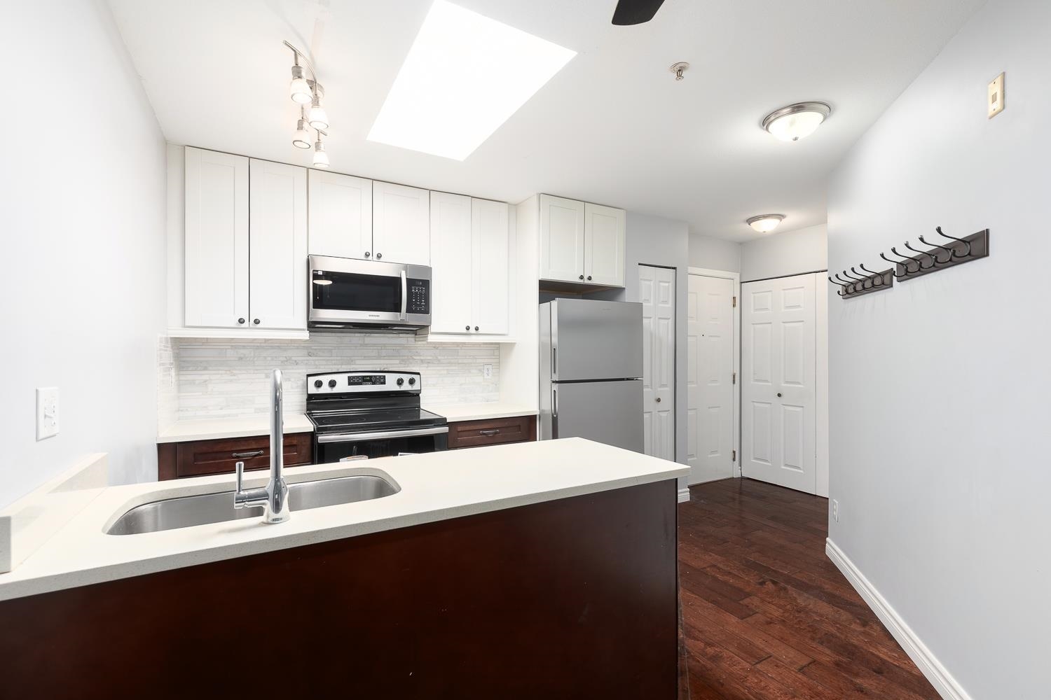 C306 40140 WILLOW CRESCENT