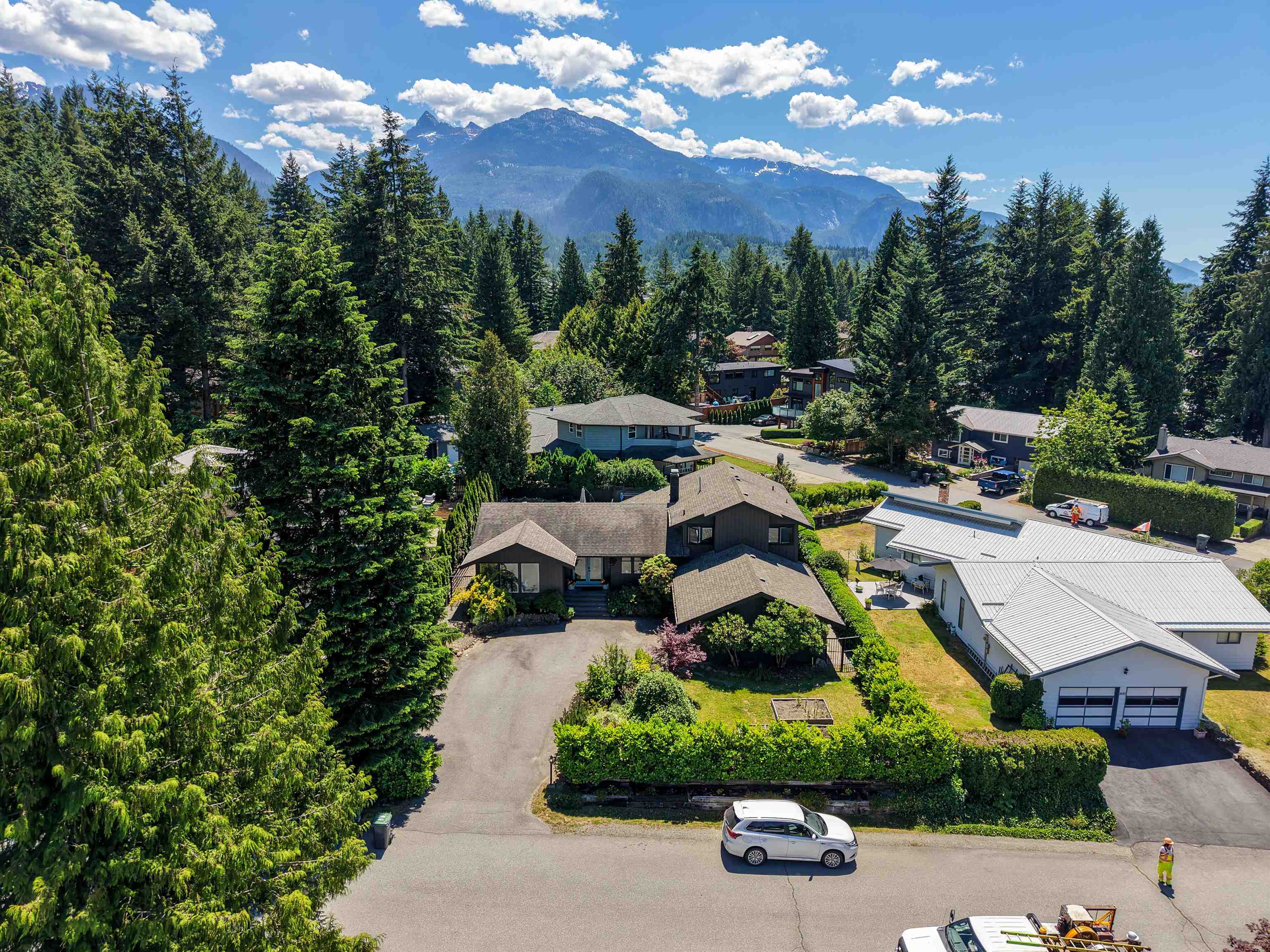 2539 JURA CRESCENT
