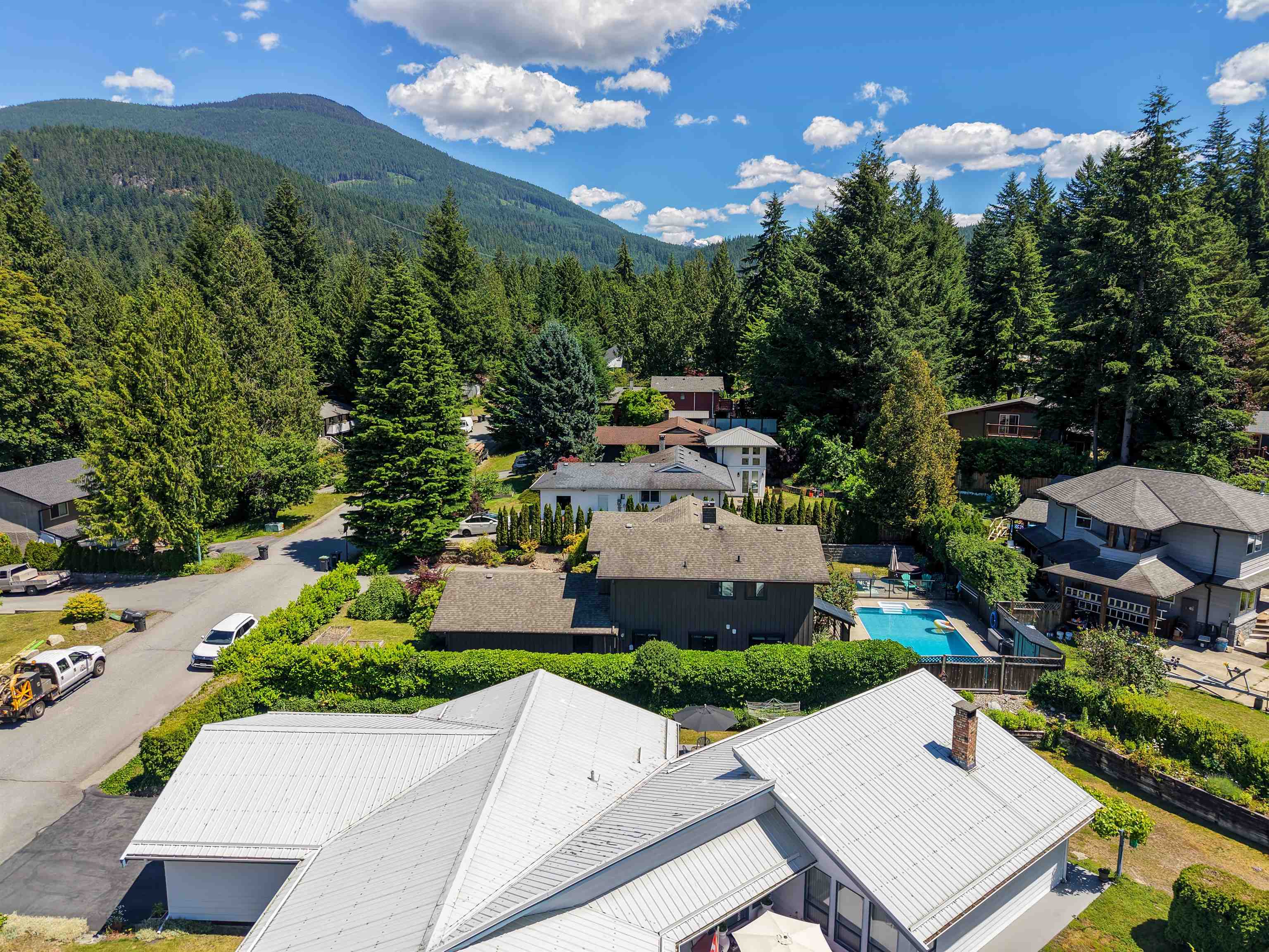 2539 JURA CRESCENT