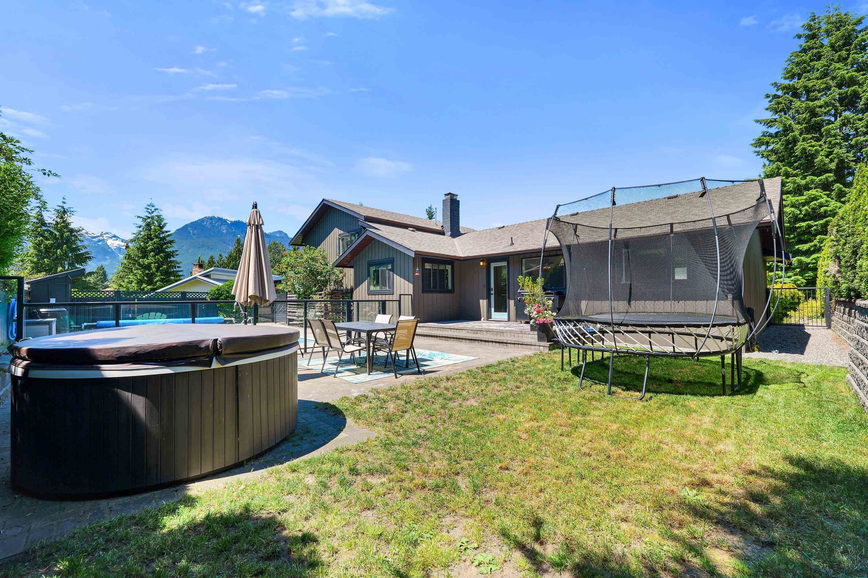 2539 JURA CRESCENT