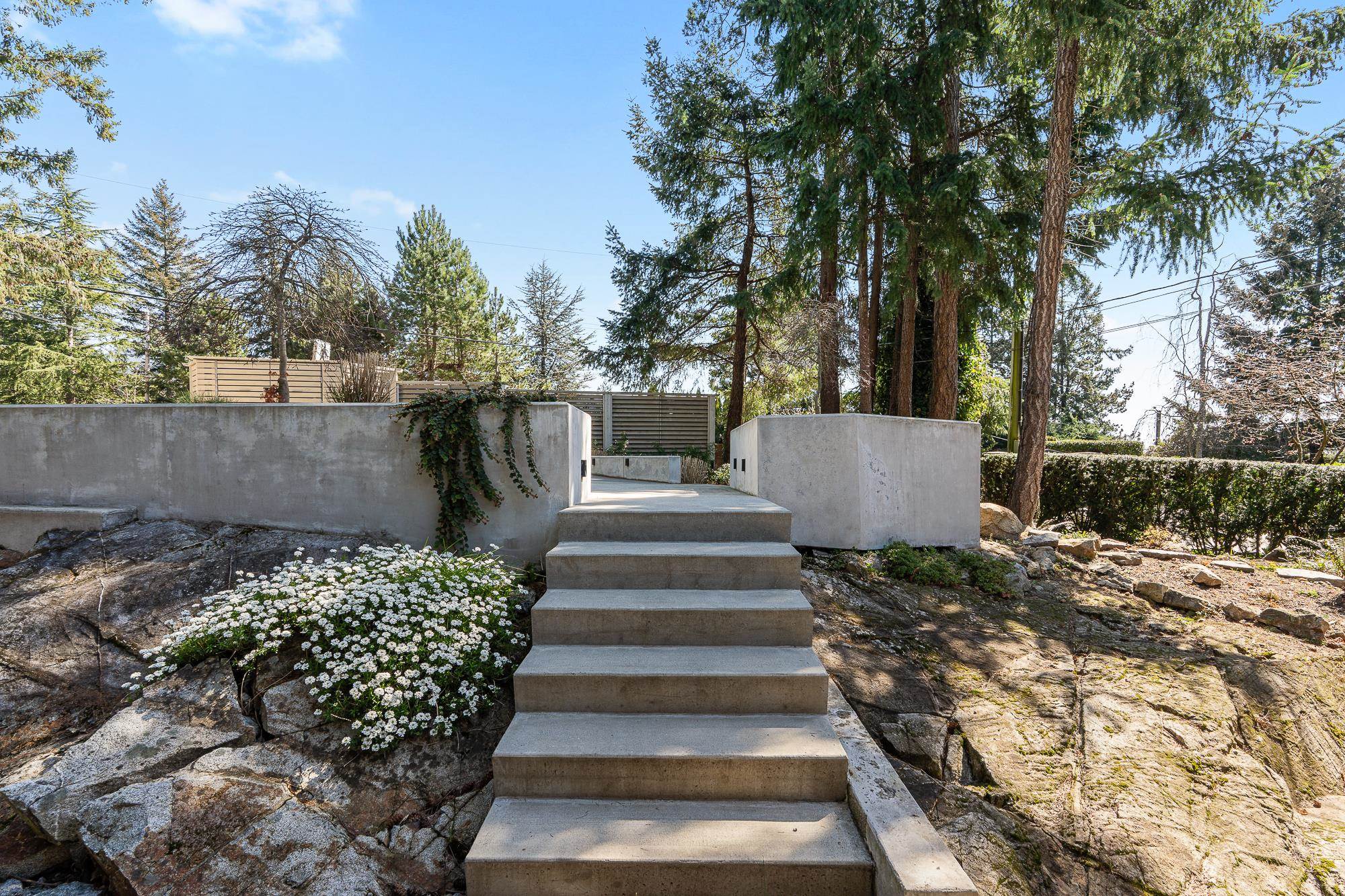 6011 EAGLERIDGE DRIVE