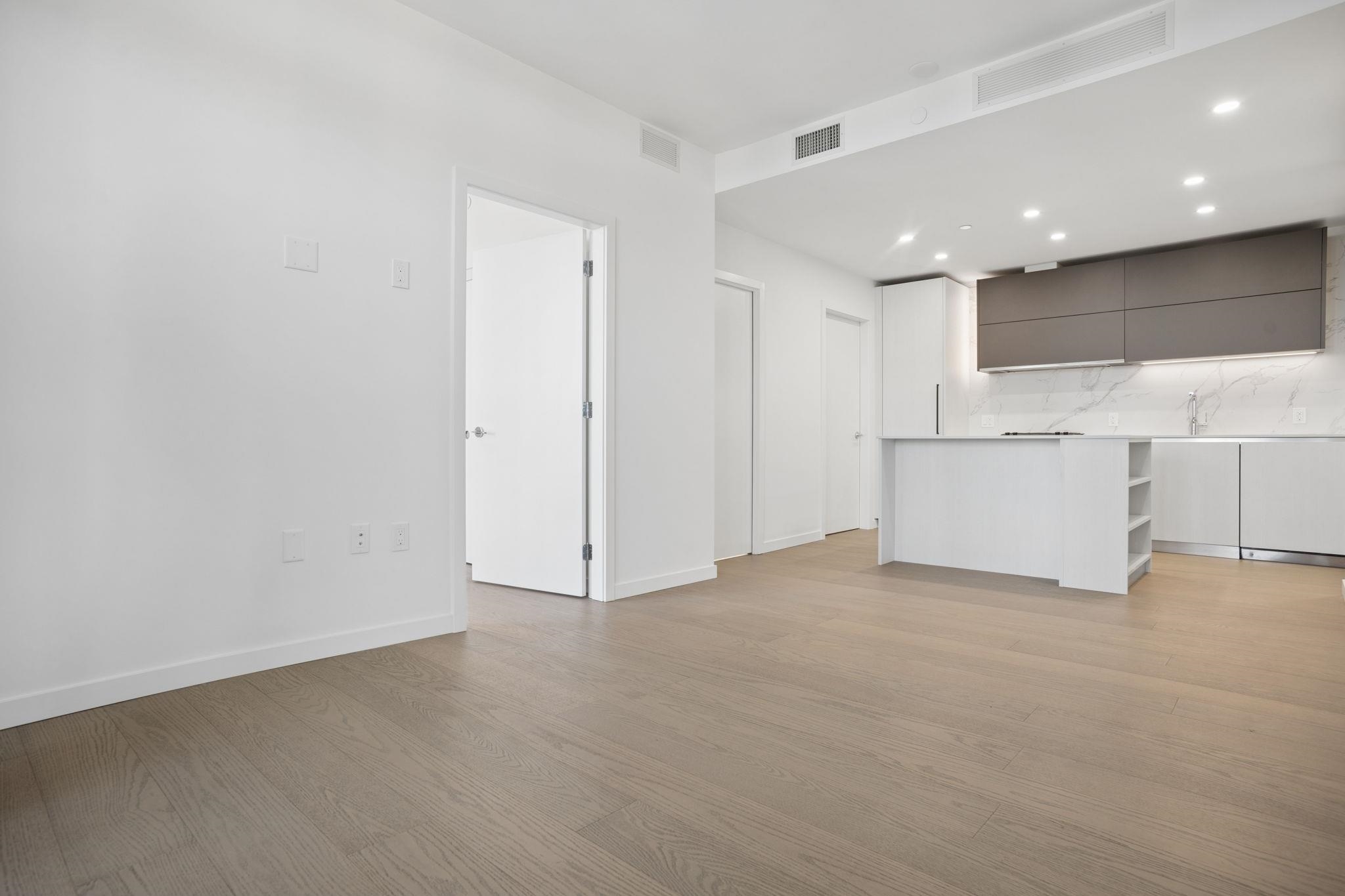 608 8415 GRANVILLE STREET