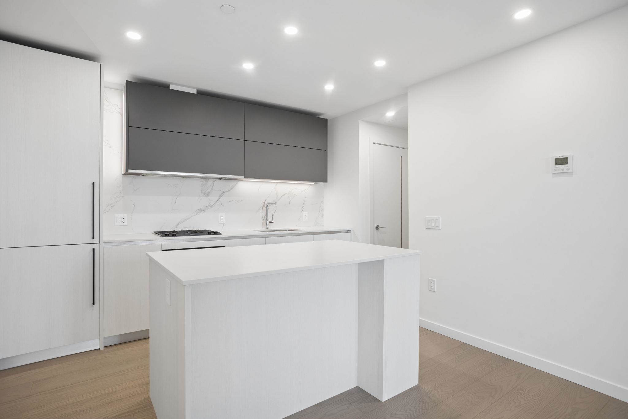 608 8415 GRANVILLE STREET
